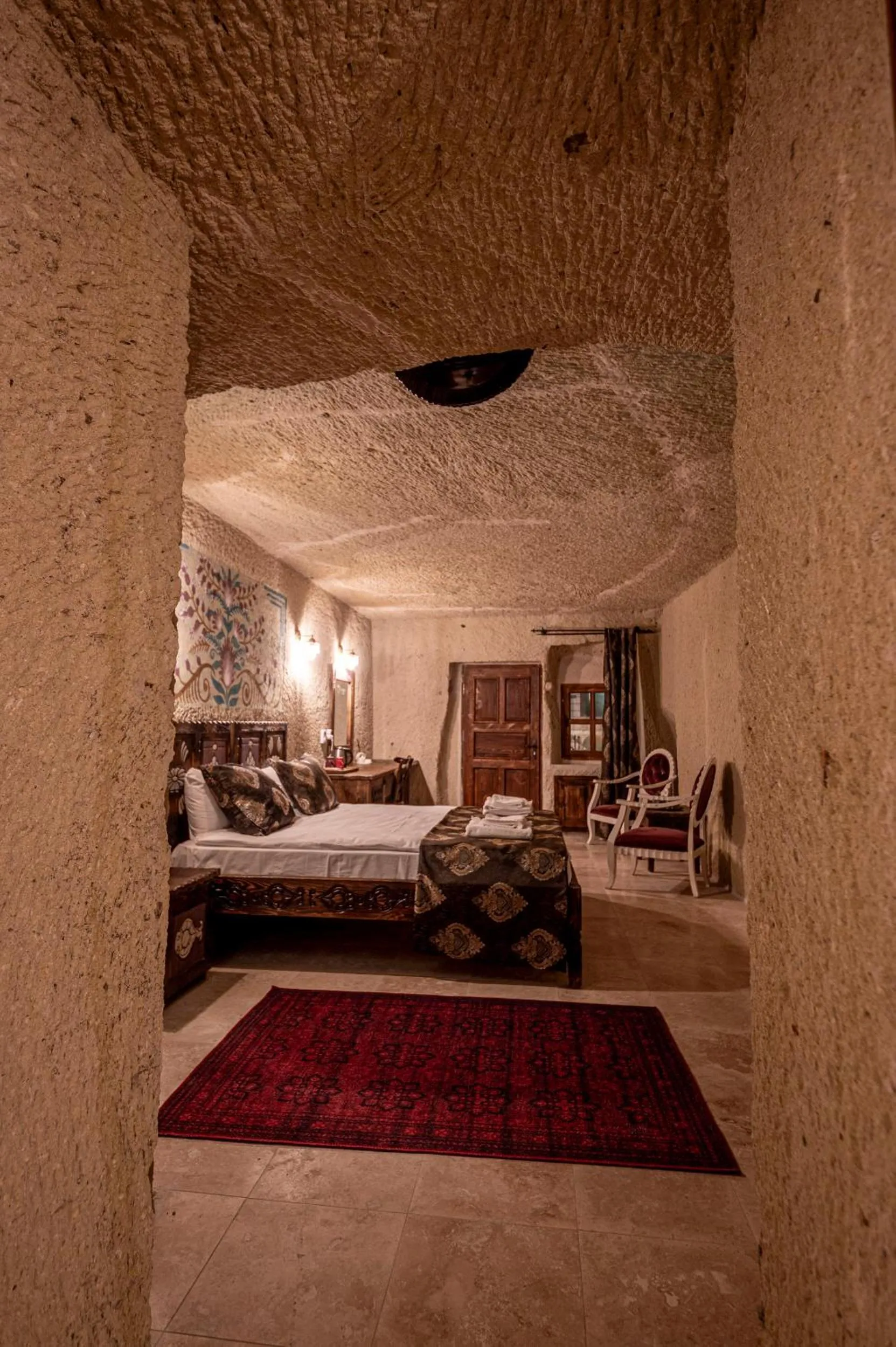 Bedroom, Bed in Capp Royal Cave HOTEL