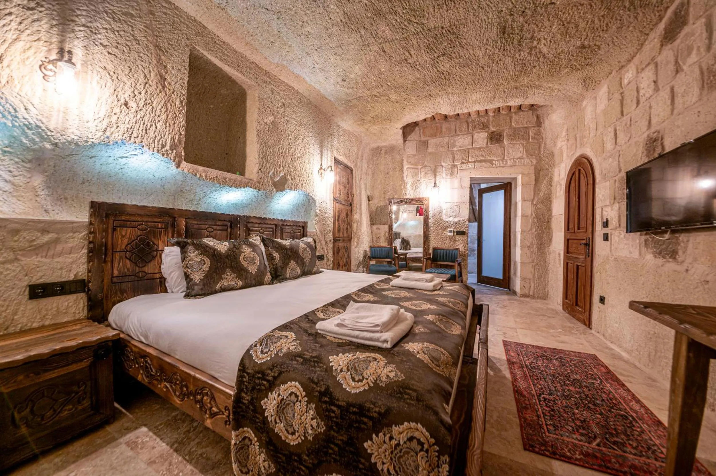 Bedroom, Bed in Capp Royal Cave HOTEL