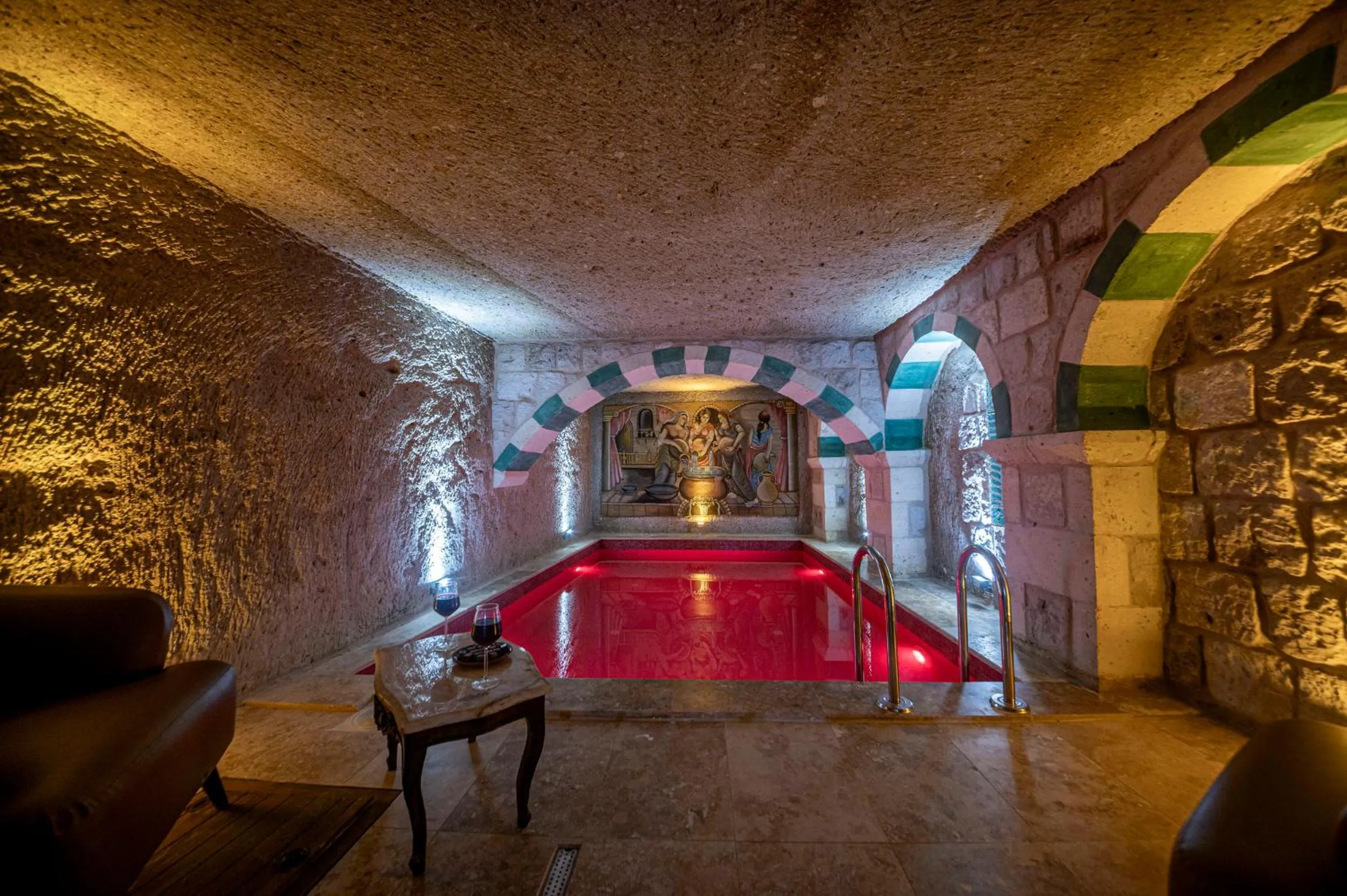 Swimming pool in Capp Royal Cave HOTEL