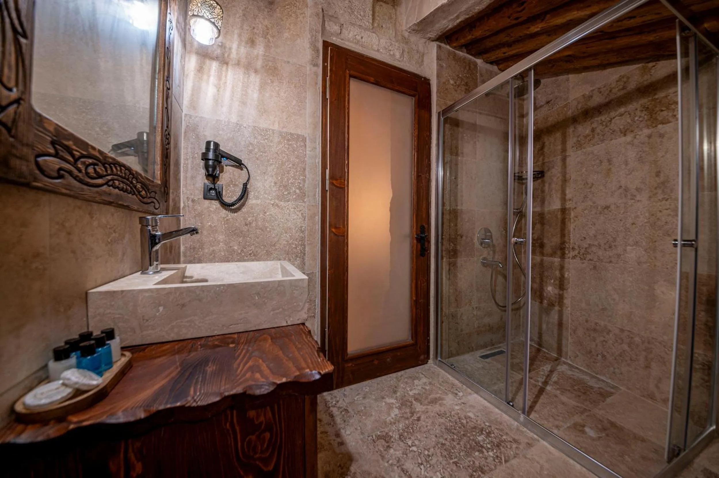 Bathroom in Capp Royal Cave HOTEL