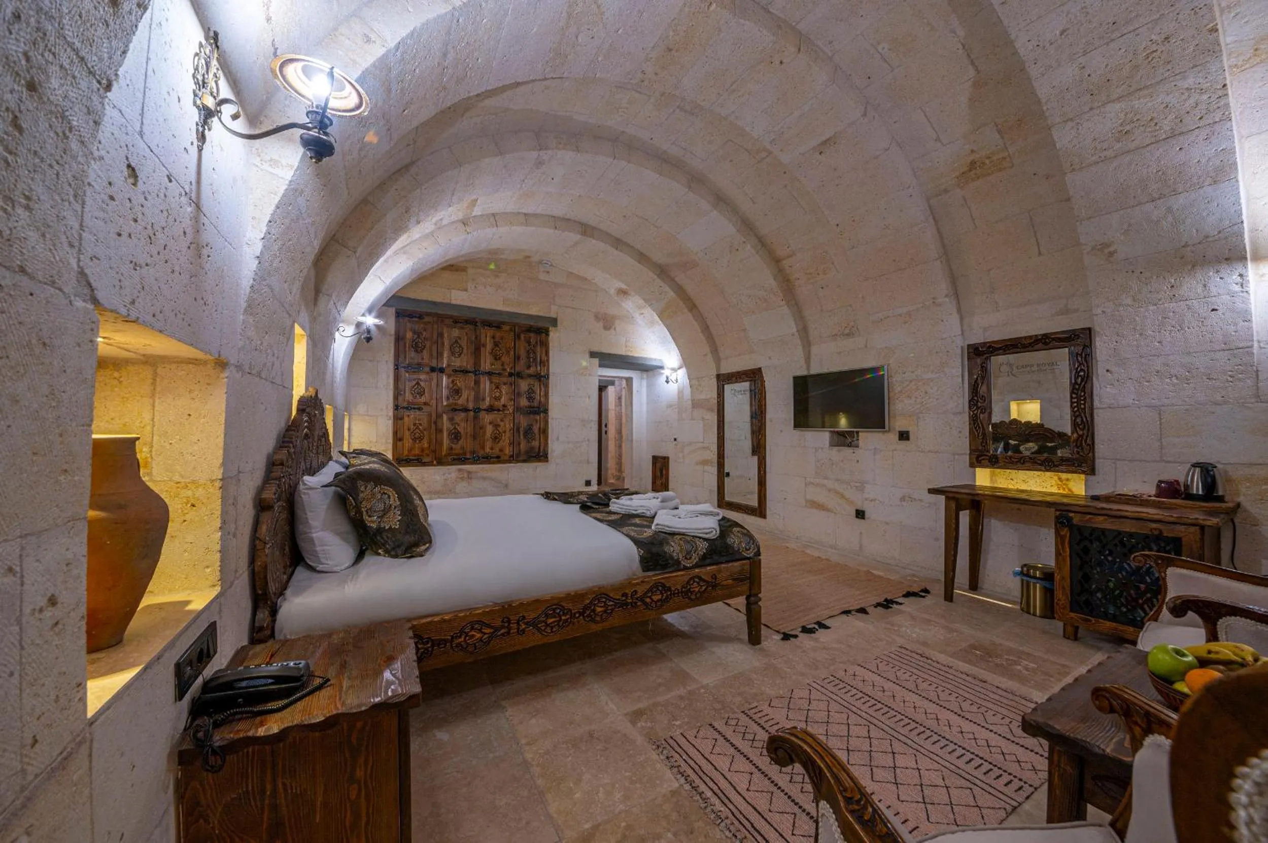 Bedroom, Bed in Capp Royal Cave HOTEL