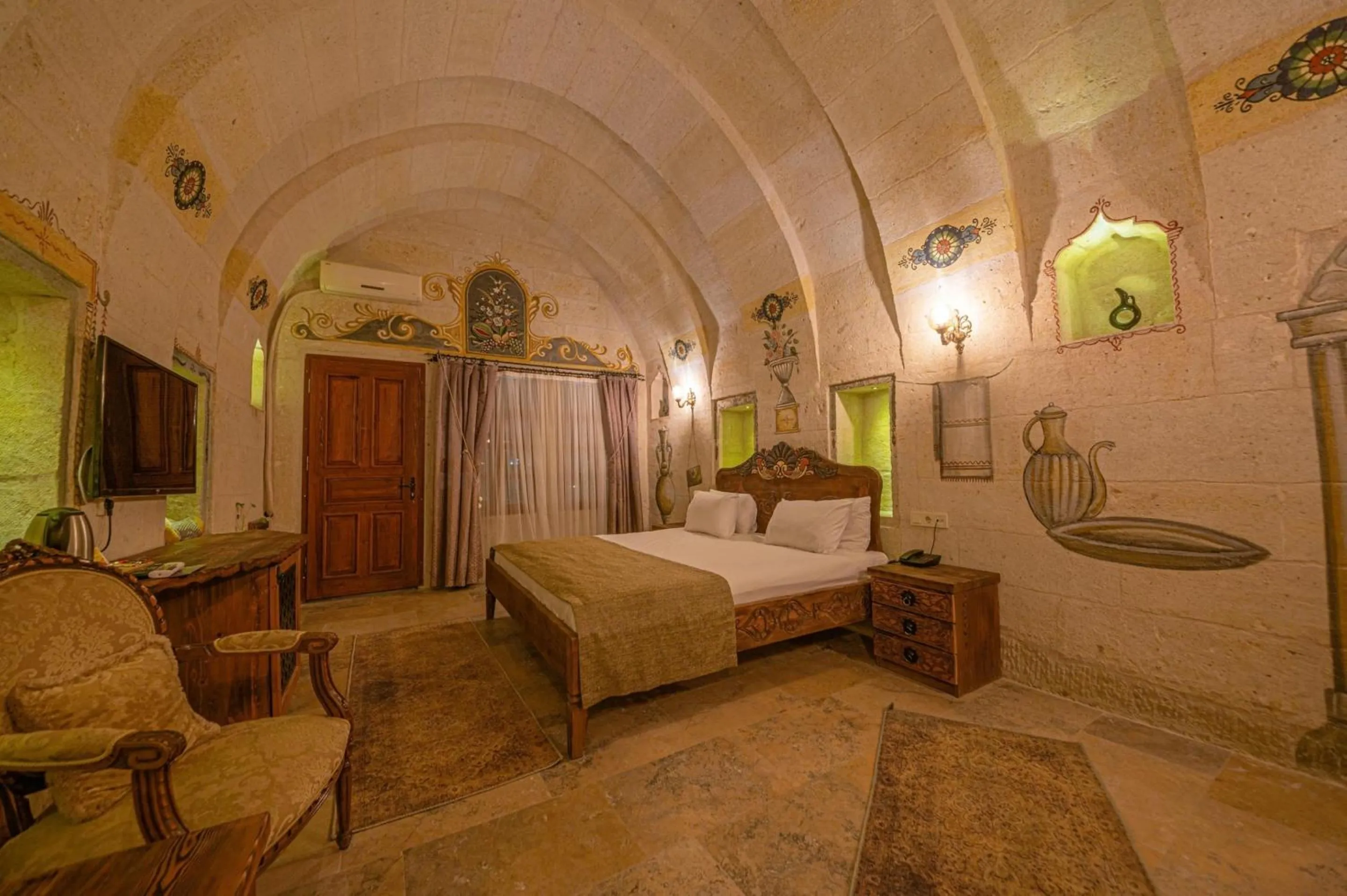 Massage, Bed in Capp Royal Cave HOTEL