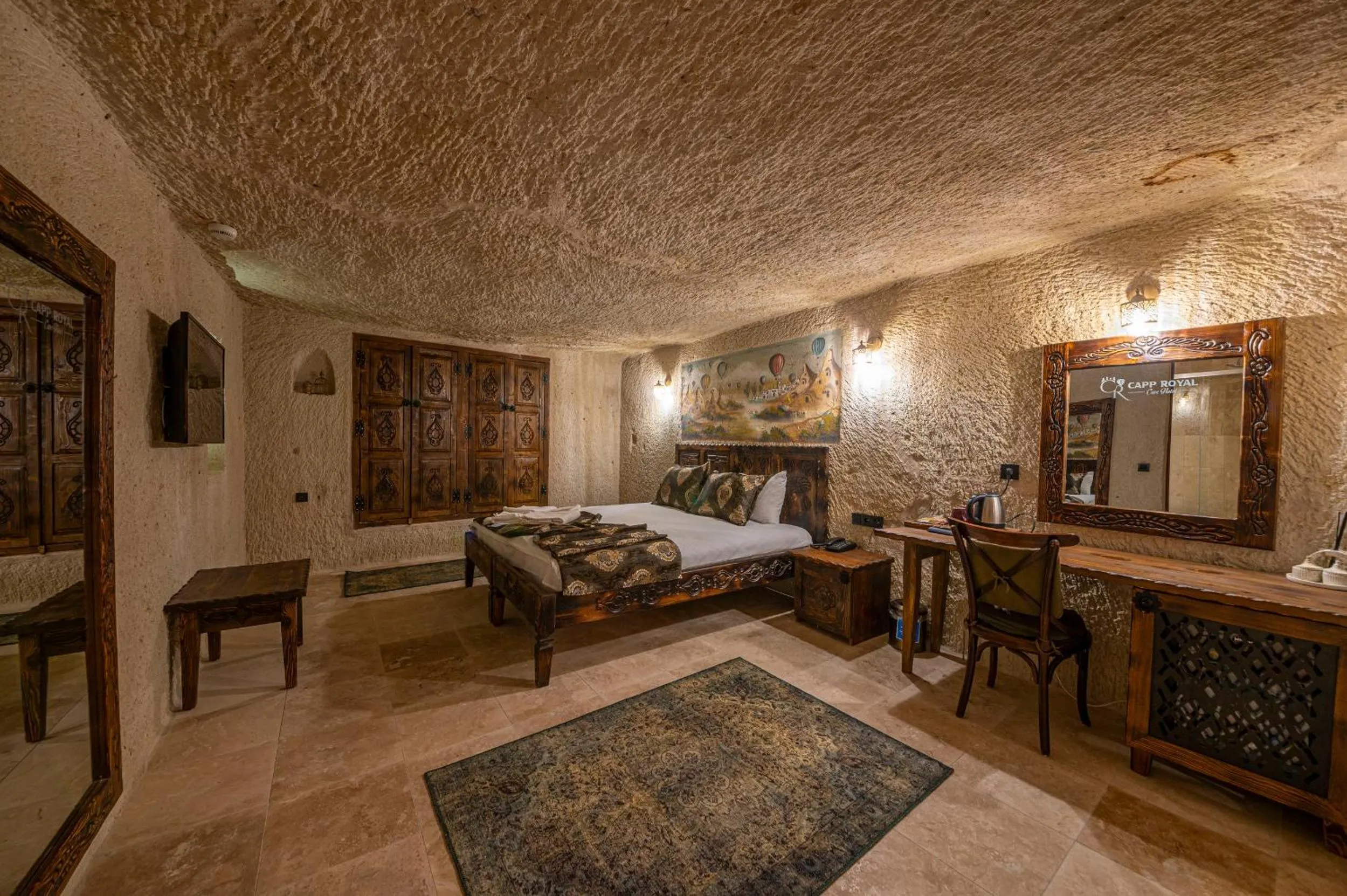 Bedroom, Bed in Capp Royal Cave HOTEL