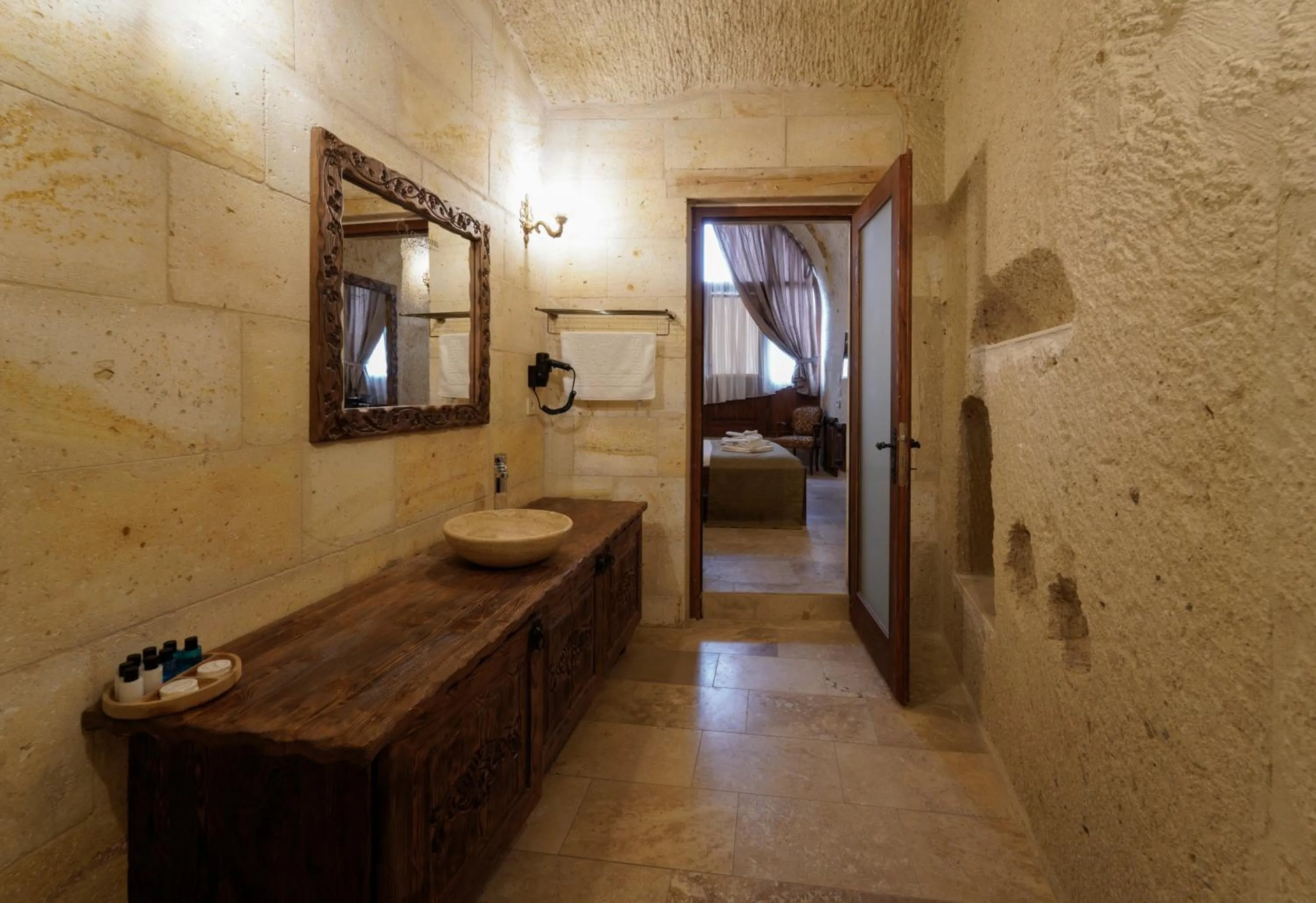 Bathroom, Bed in Capp Royal Cave HOTEL