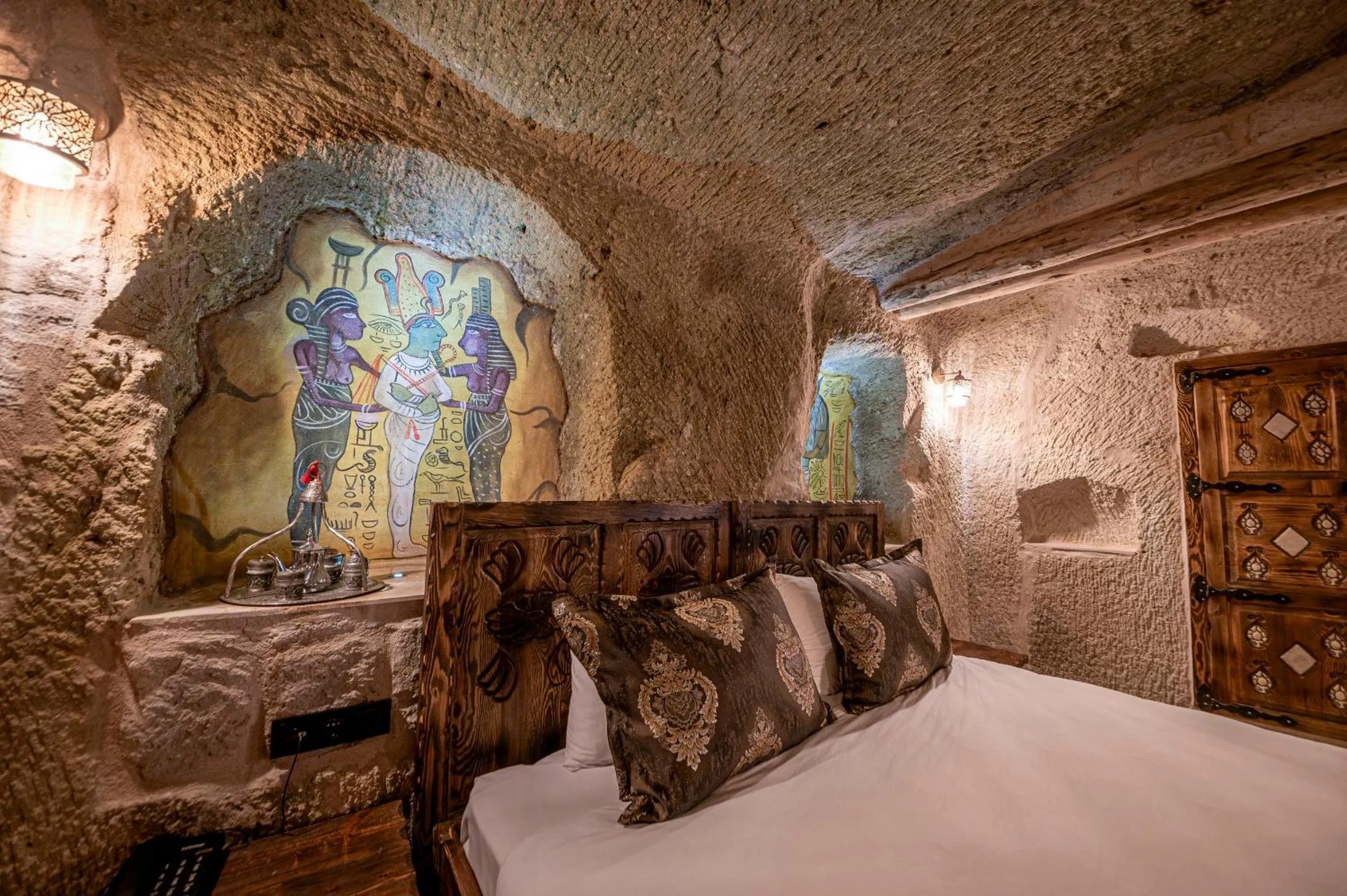 Bed in Capp Royal Cave HOTEL