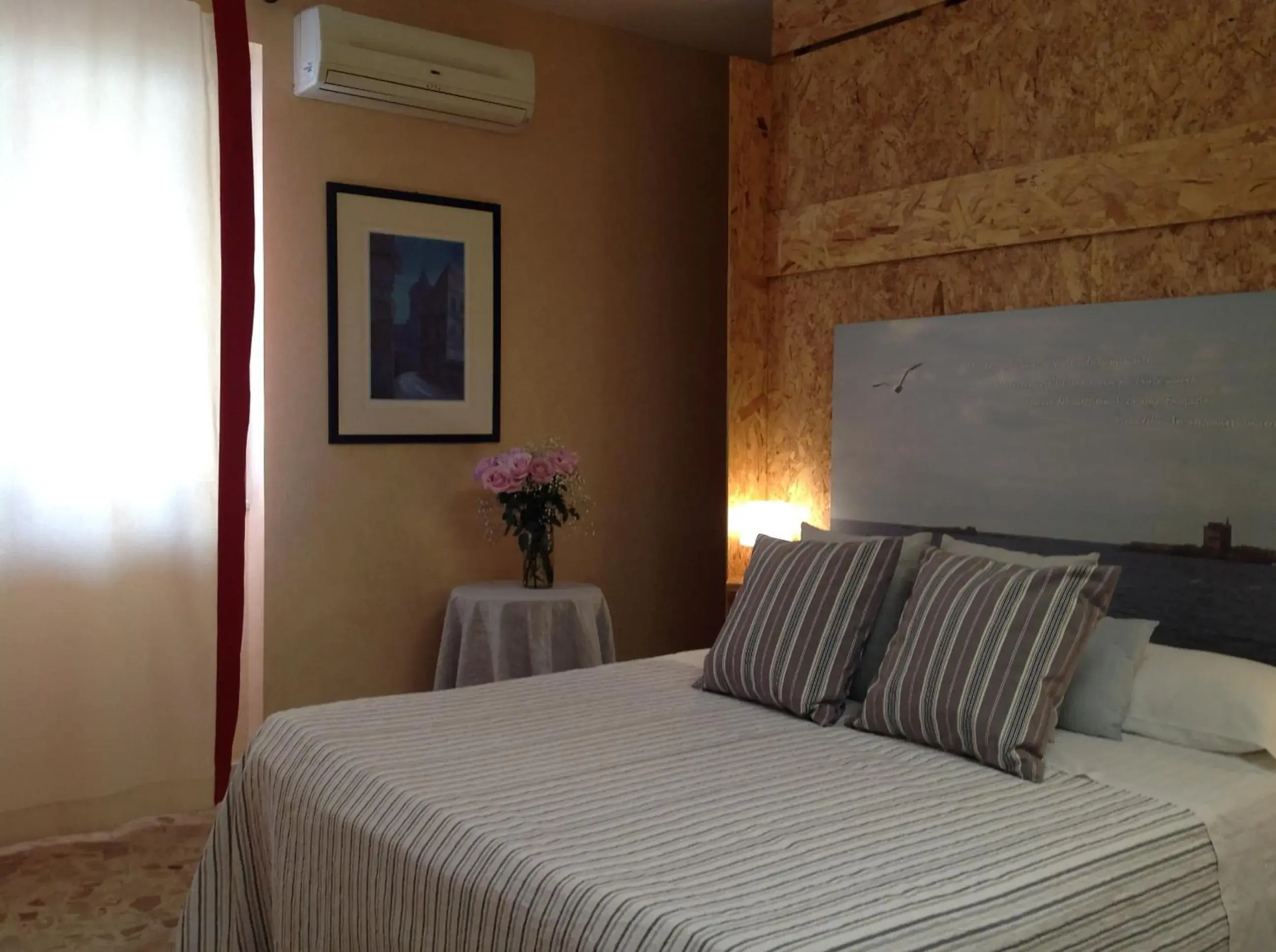 Photo of the whole room, Bed in Mare Nostrum Petit Hôtel