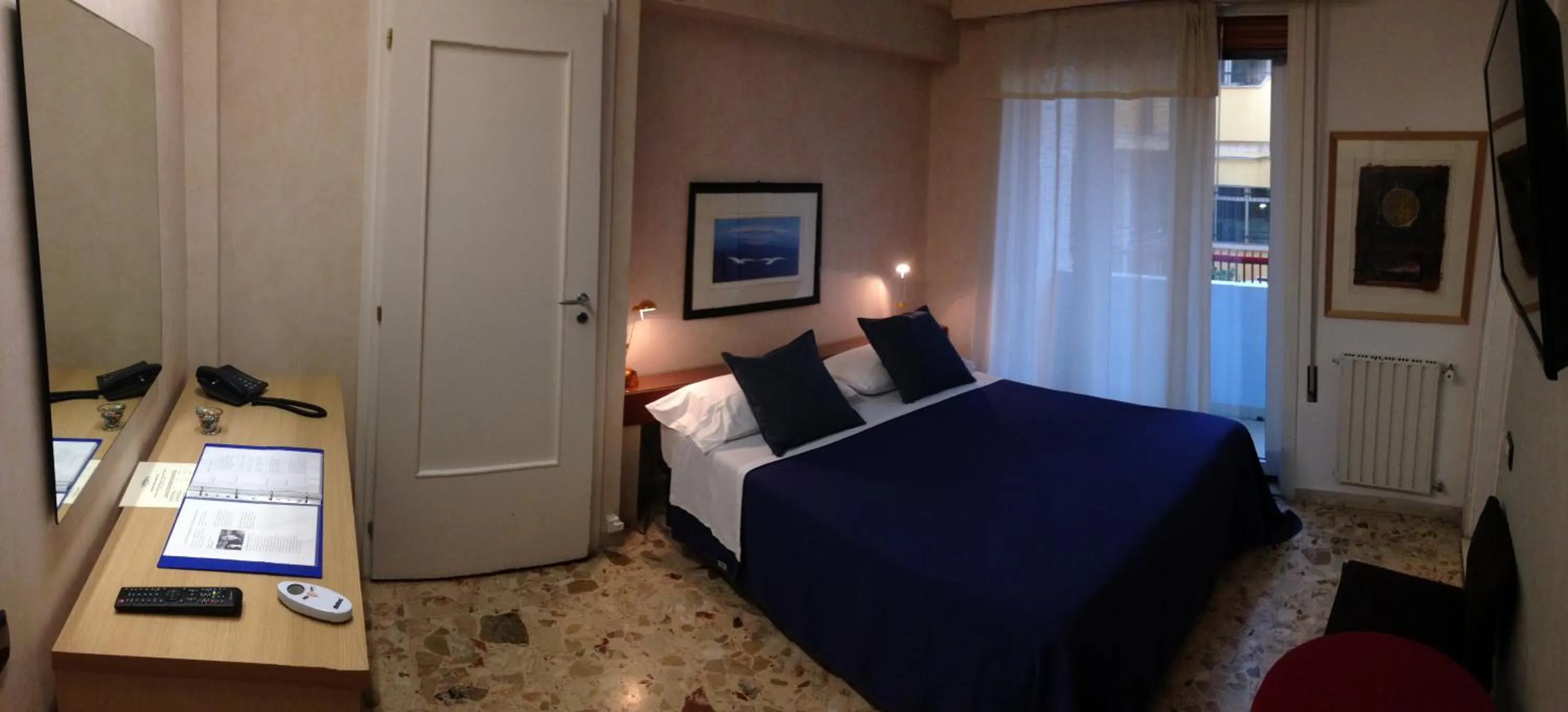 Photo of the whole room, Bed in Mare Nostrum Petit Hôtel