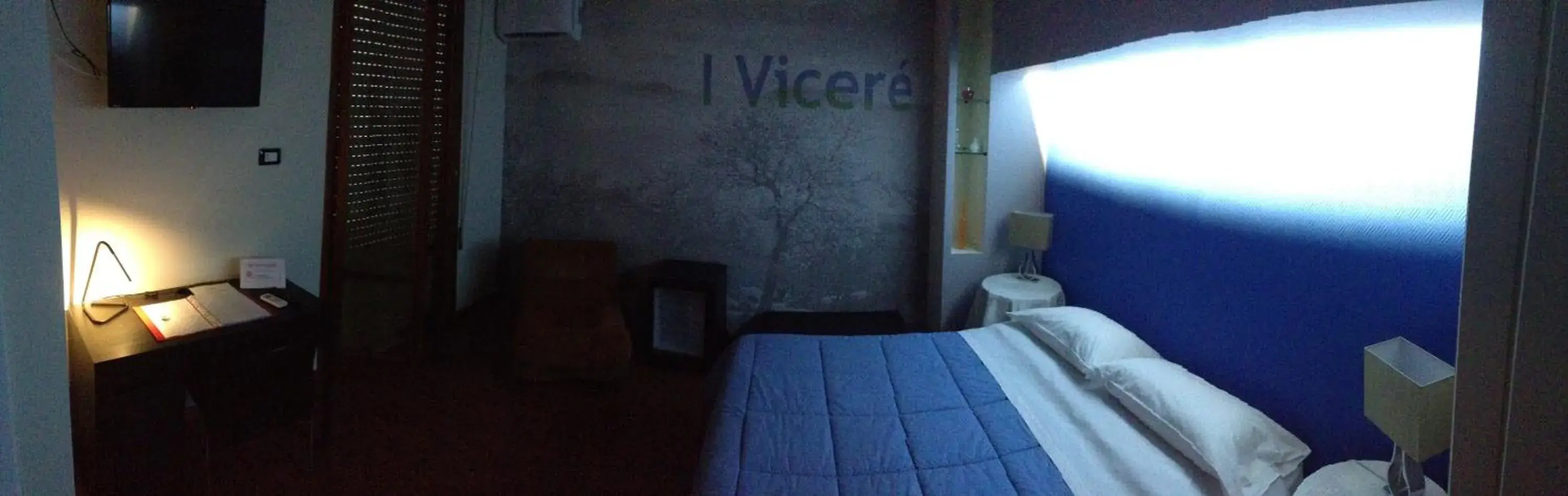 Photo of the whole room, Bed in Mare Nostrum Petit Hôtel