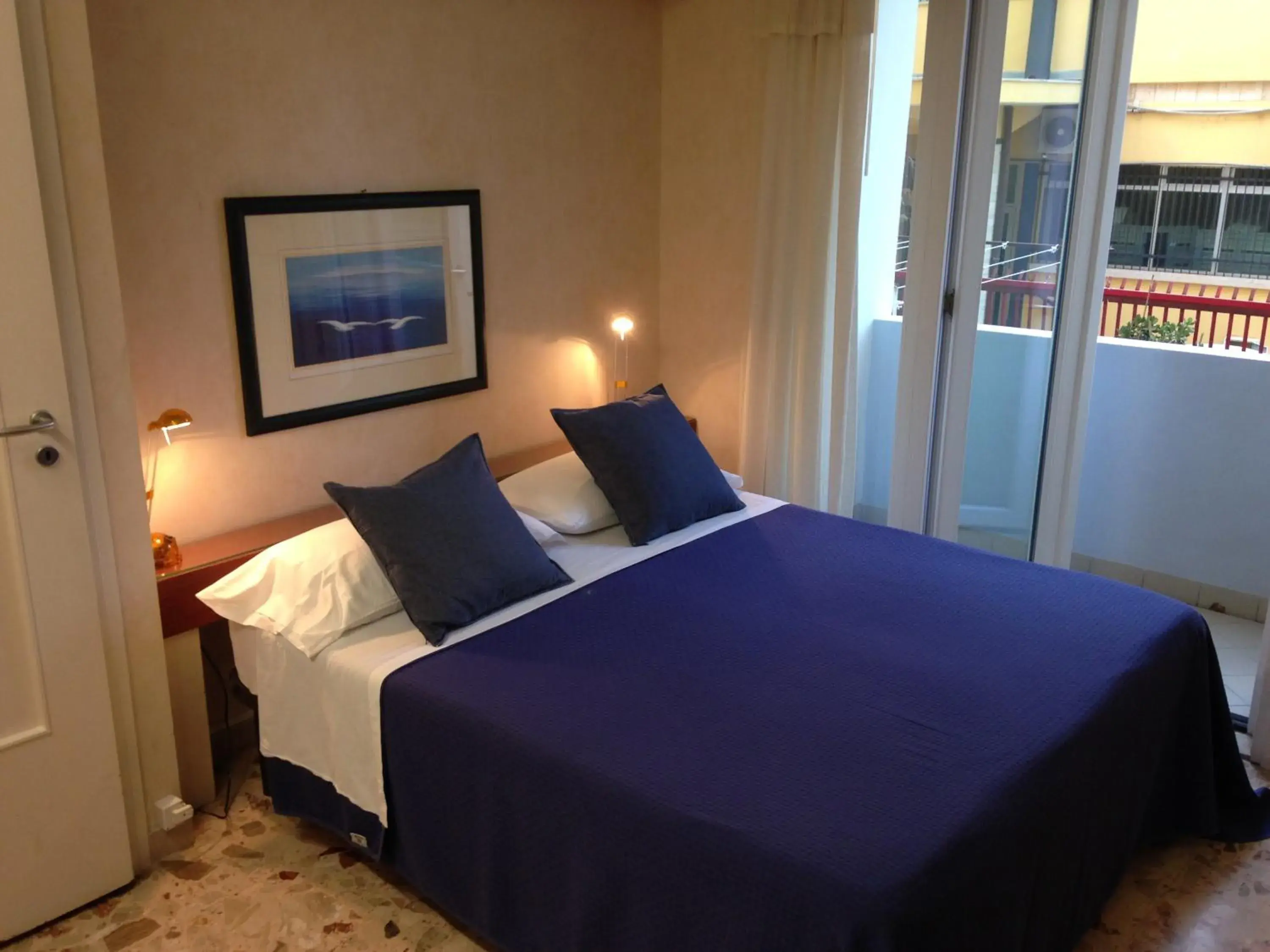 Photo of the whole room, Bed in Mare Nostrum Petit Hôtel