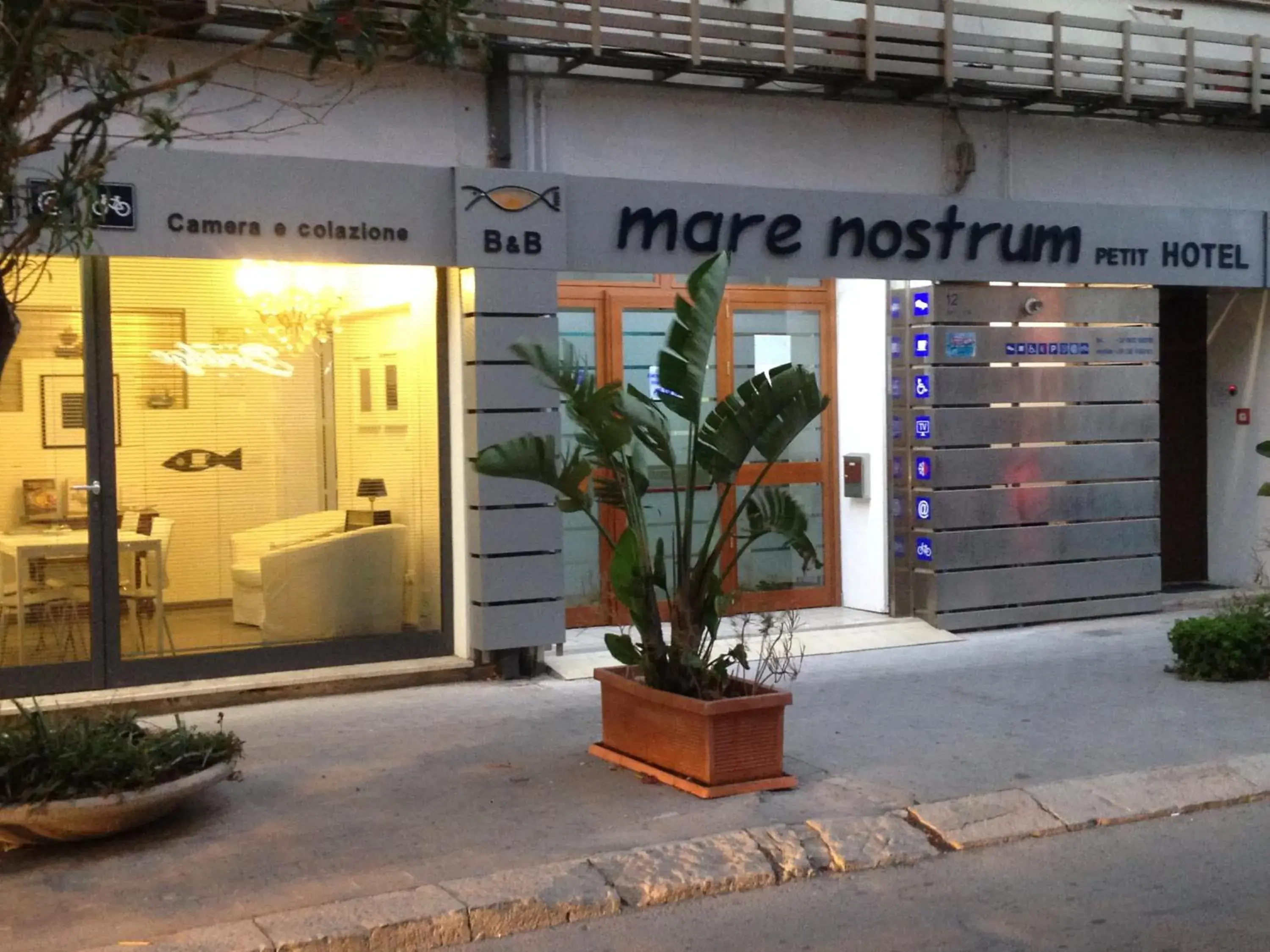 Facade/entrance in Mare Nostrum Petit Hôtel