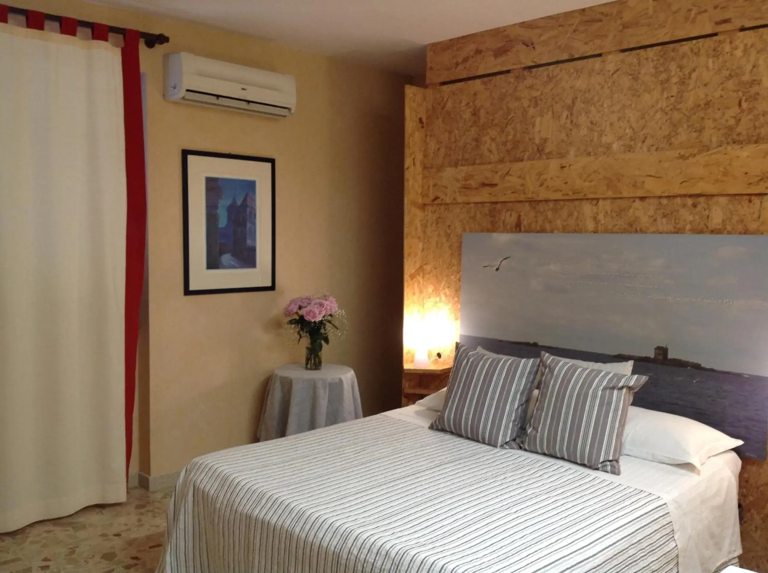 Photo of the whole room, Bed in Mare Nostrum Petit Hôtel