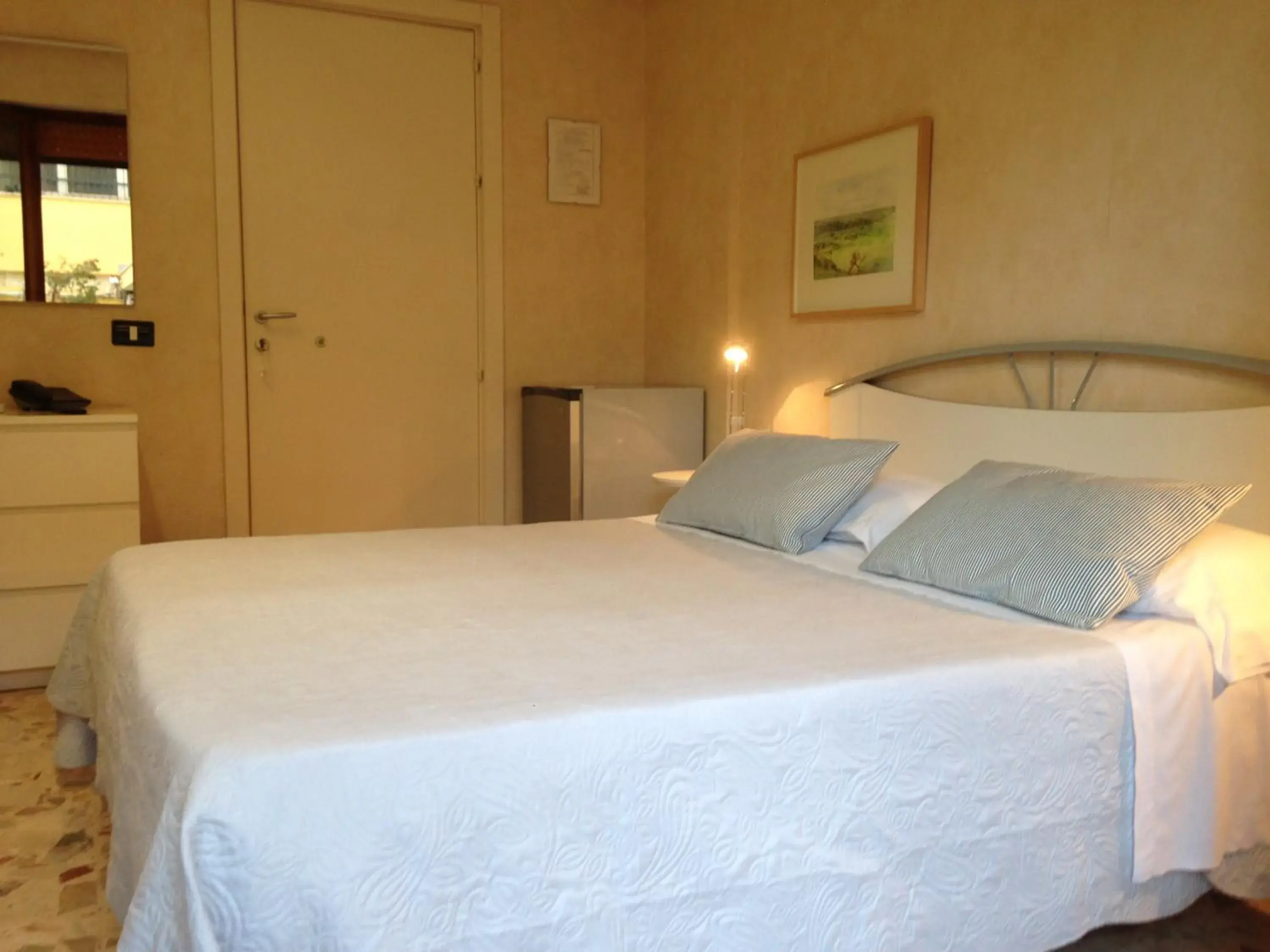 Photo of the whole room, Bed in Mare Nostrum Petit Hôtel