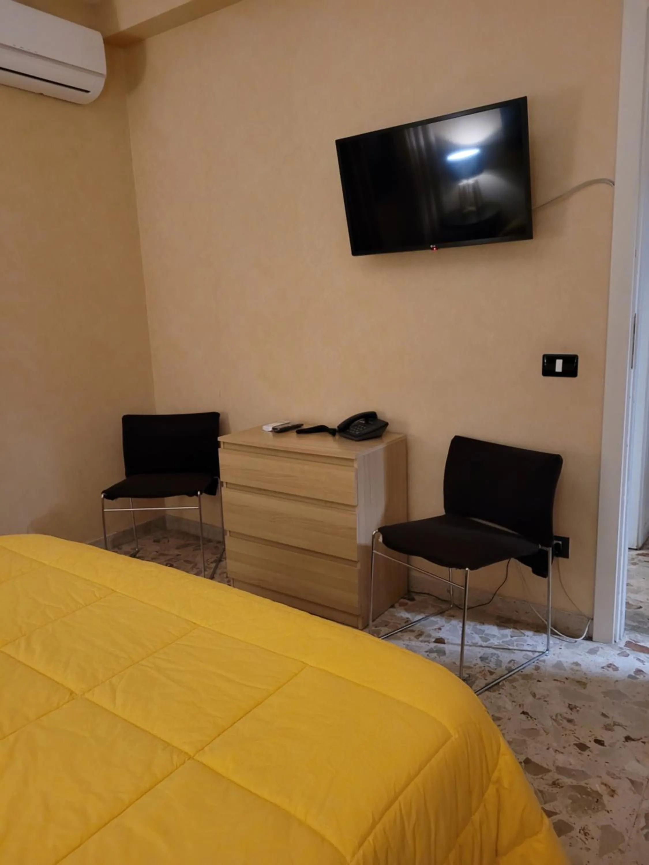 Bedroom, Bed in Mare Nostrum Petit Hôtel