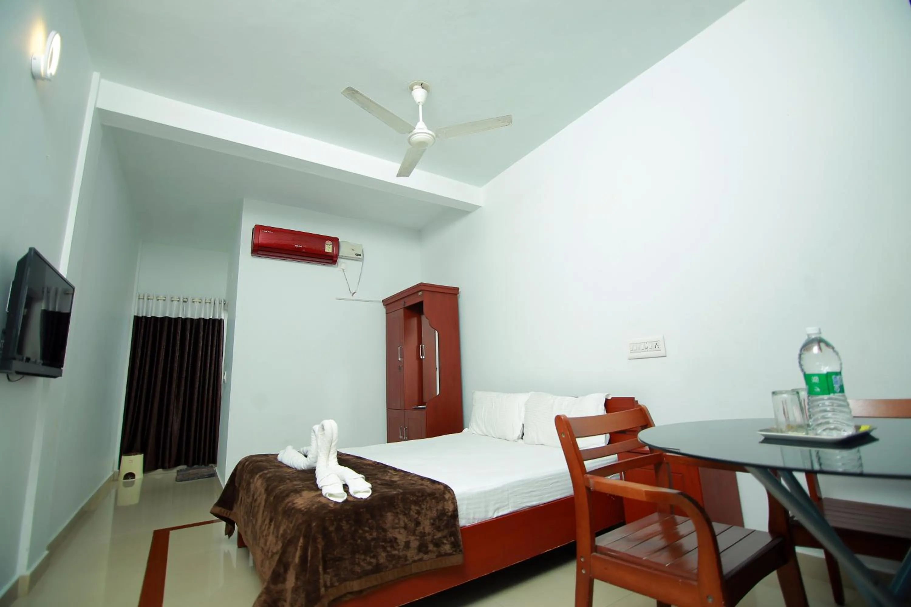 Bedroom, Bed in Shalom Beach Residency