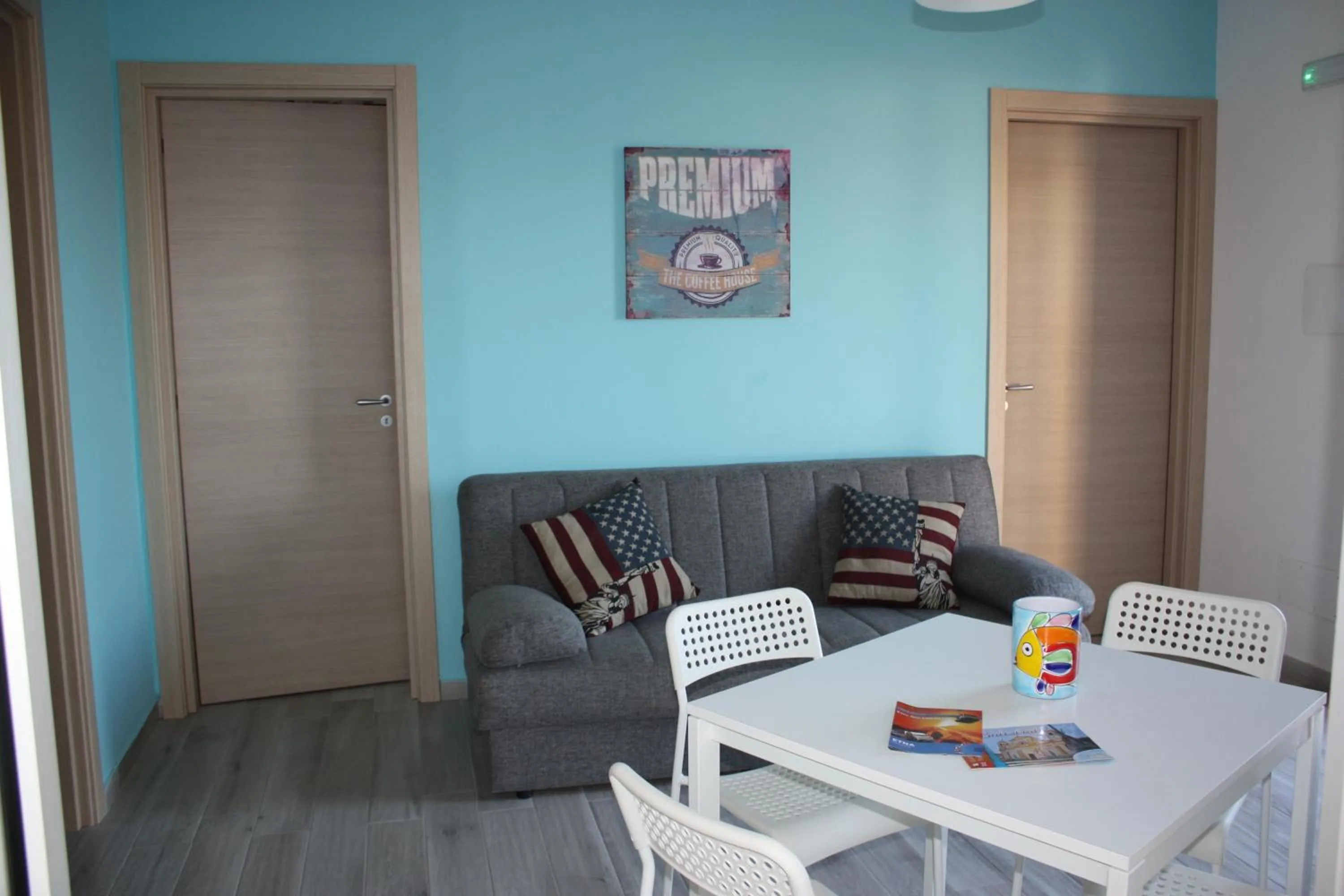 Photo of the whole room in Case Playa