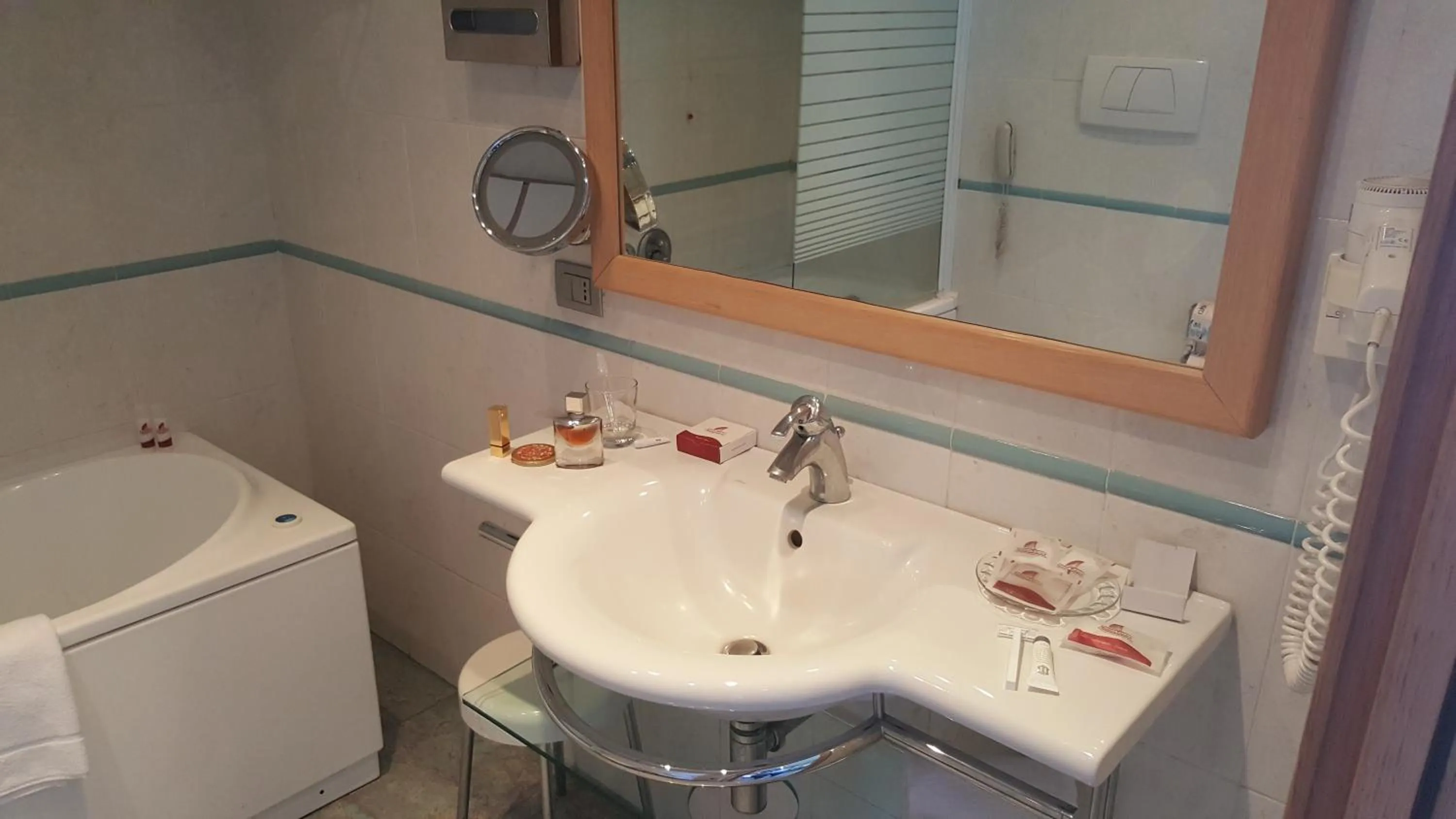 Bathroom in Marina Palace Hotel & Congress Hall