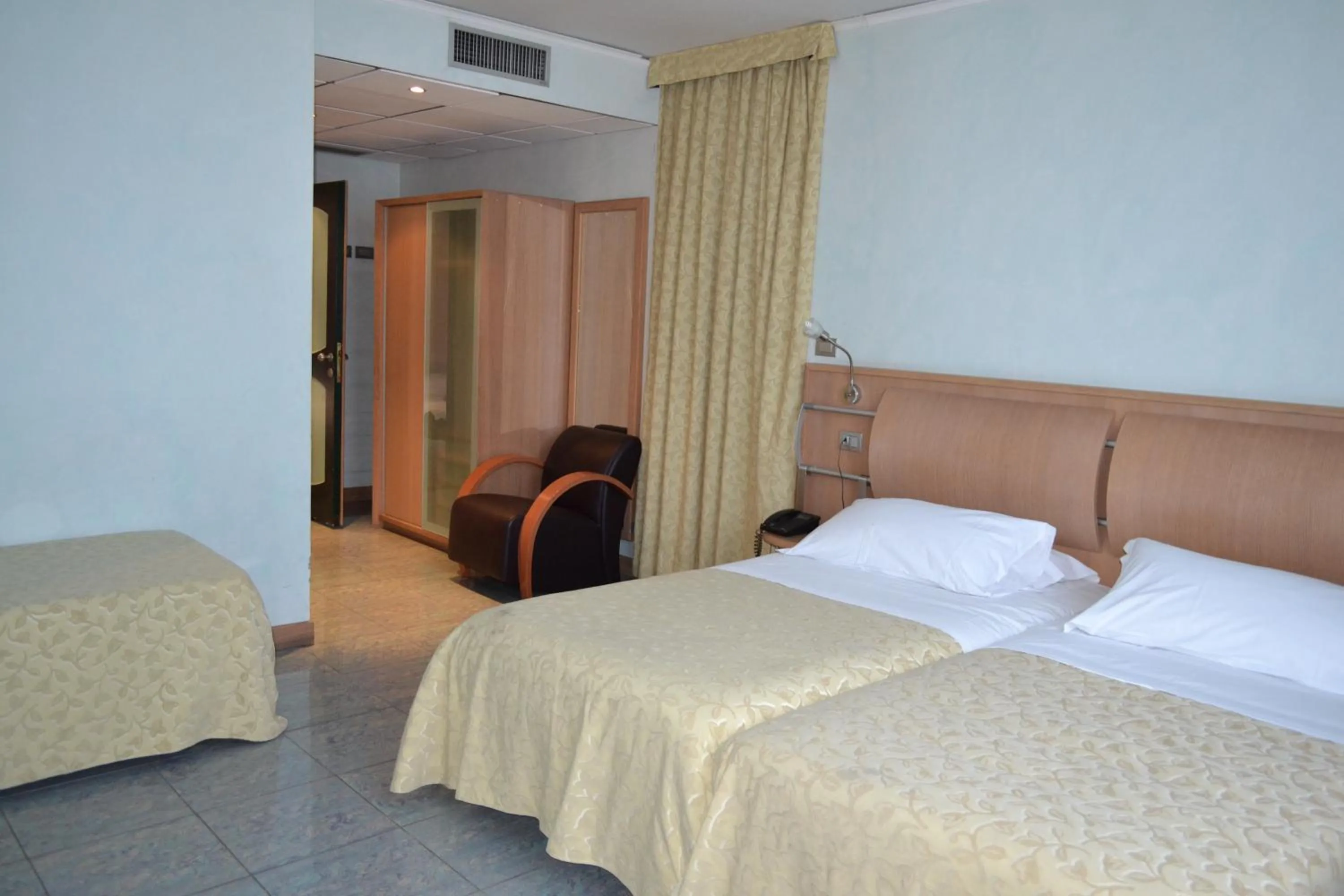 Bed in Marina Palace Hotel & Congress Hall