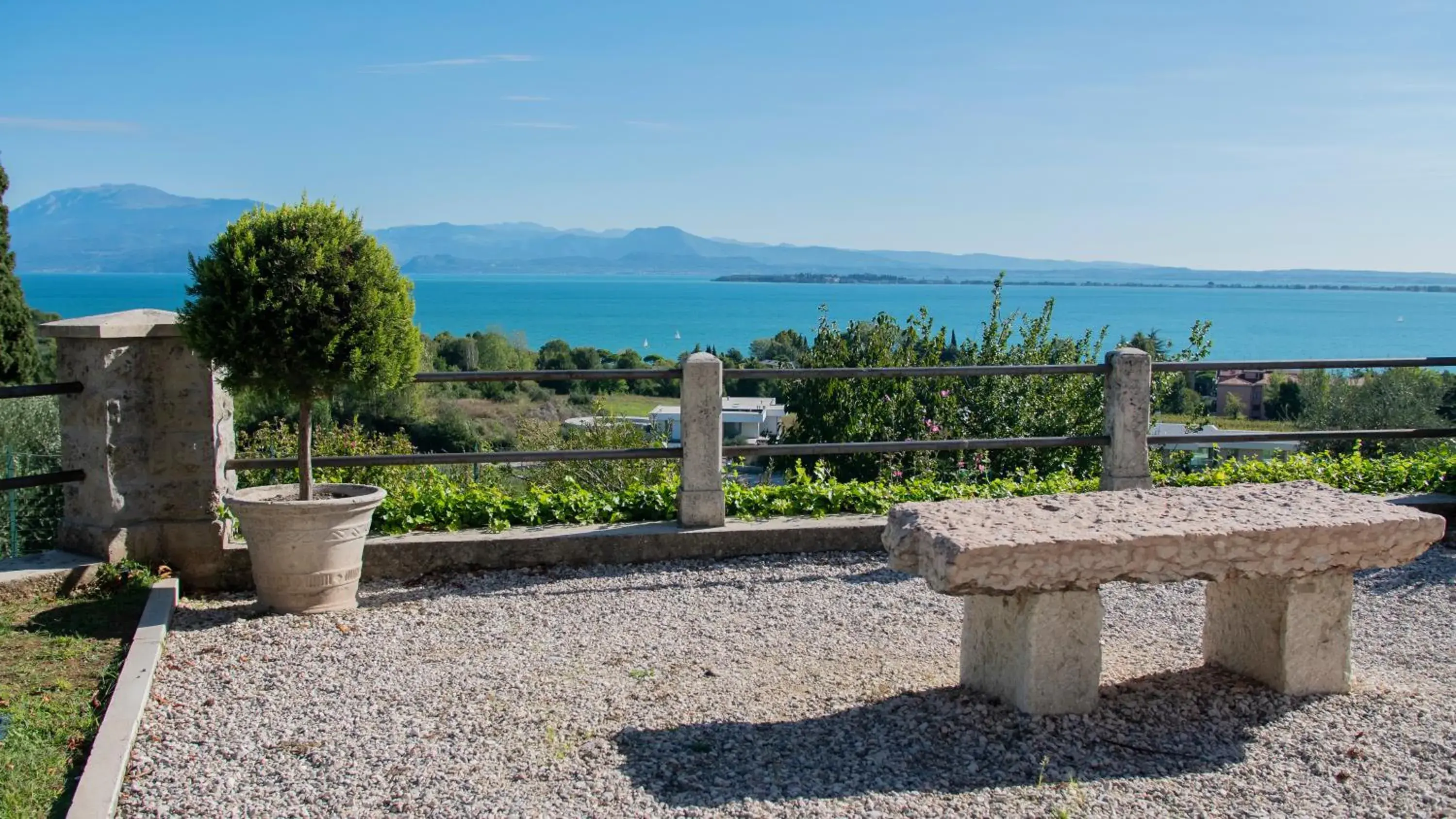 Lake view in Castello Belvedere Apartments Lake view in Castello Belvedere Apartments