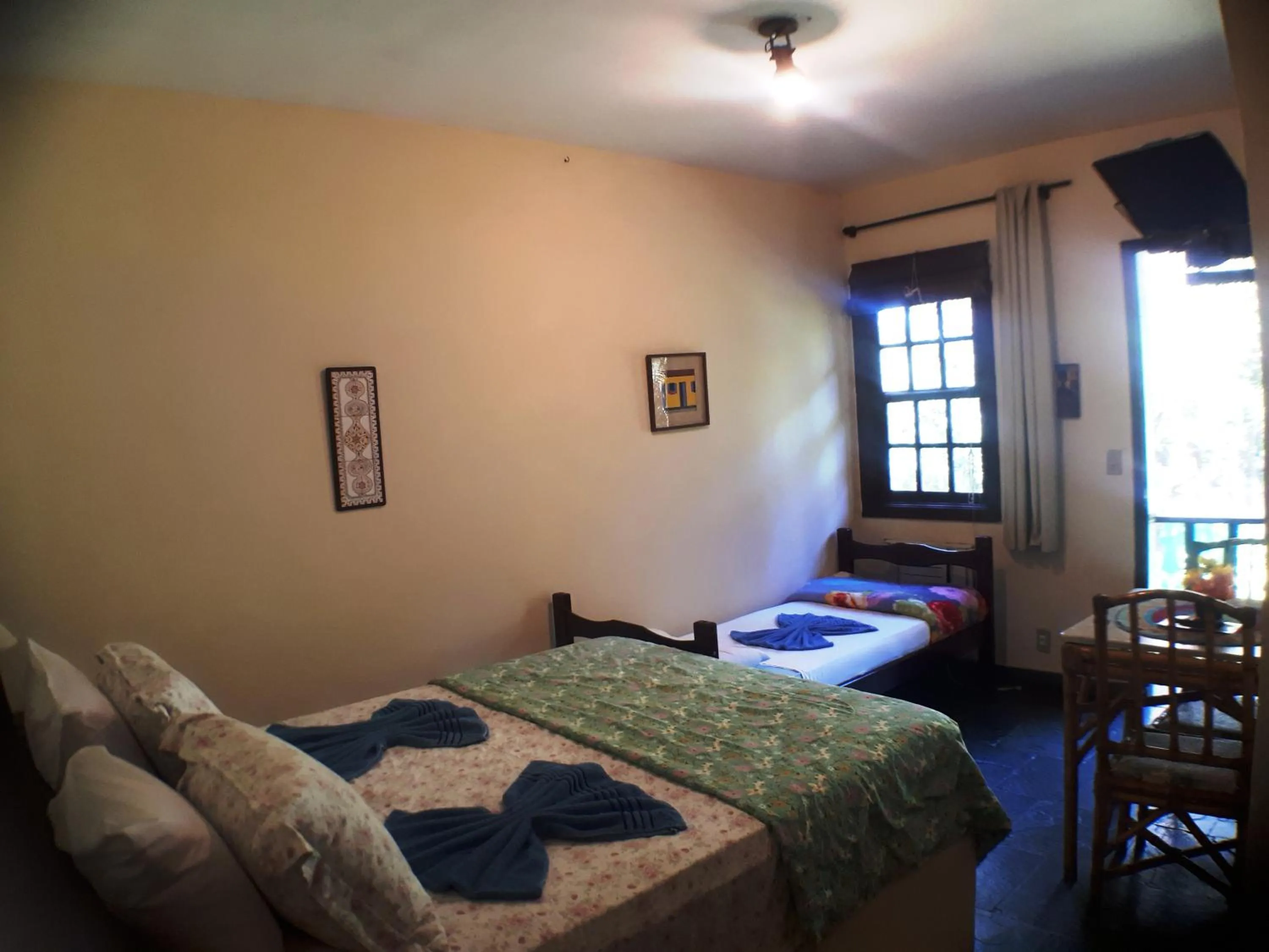 View (from property/room), Bed in Pousada Alicia