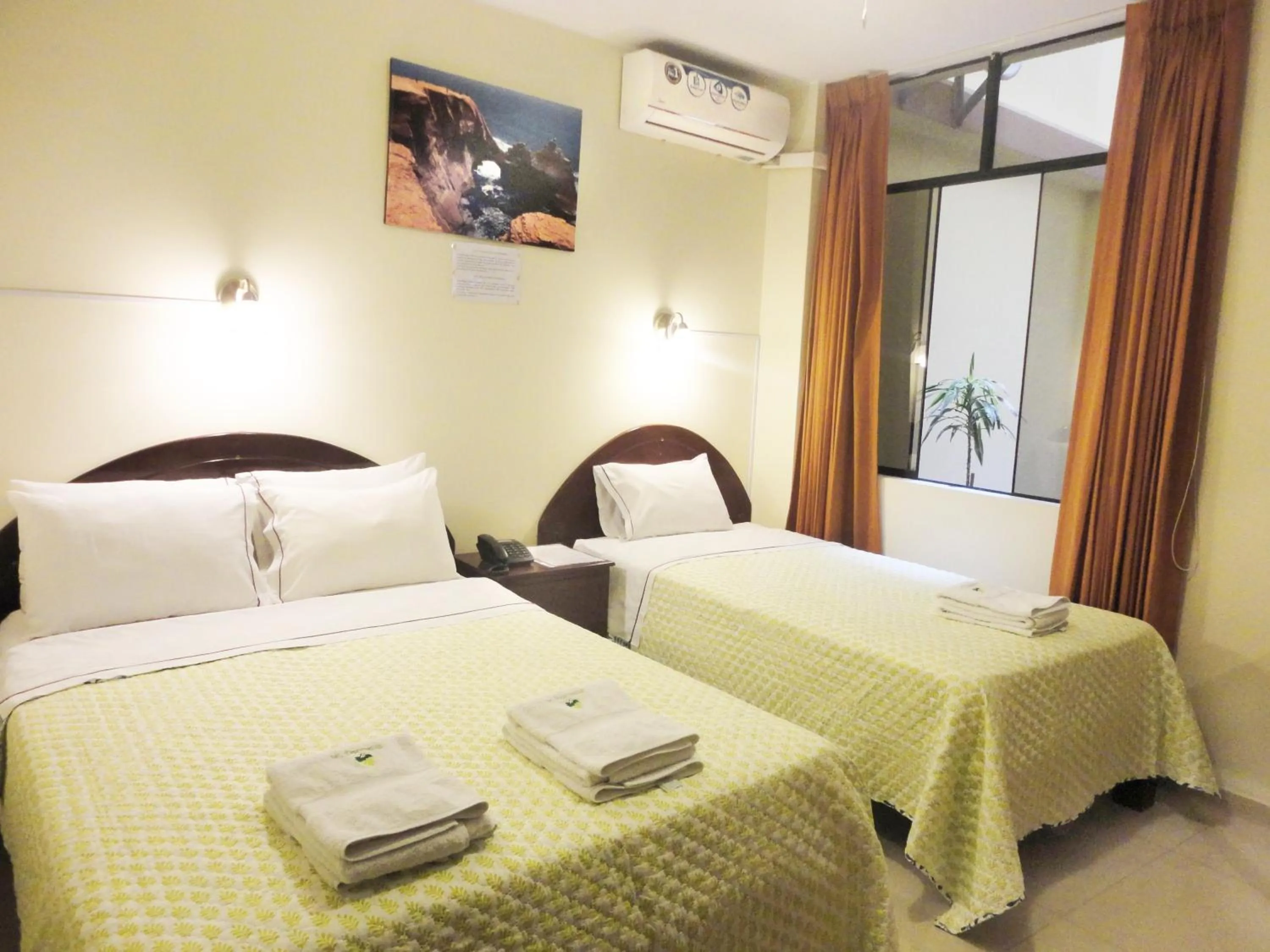 Bed in Hotel Torontel