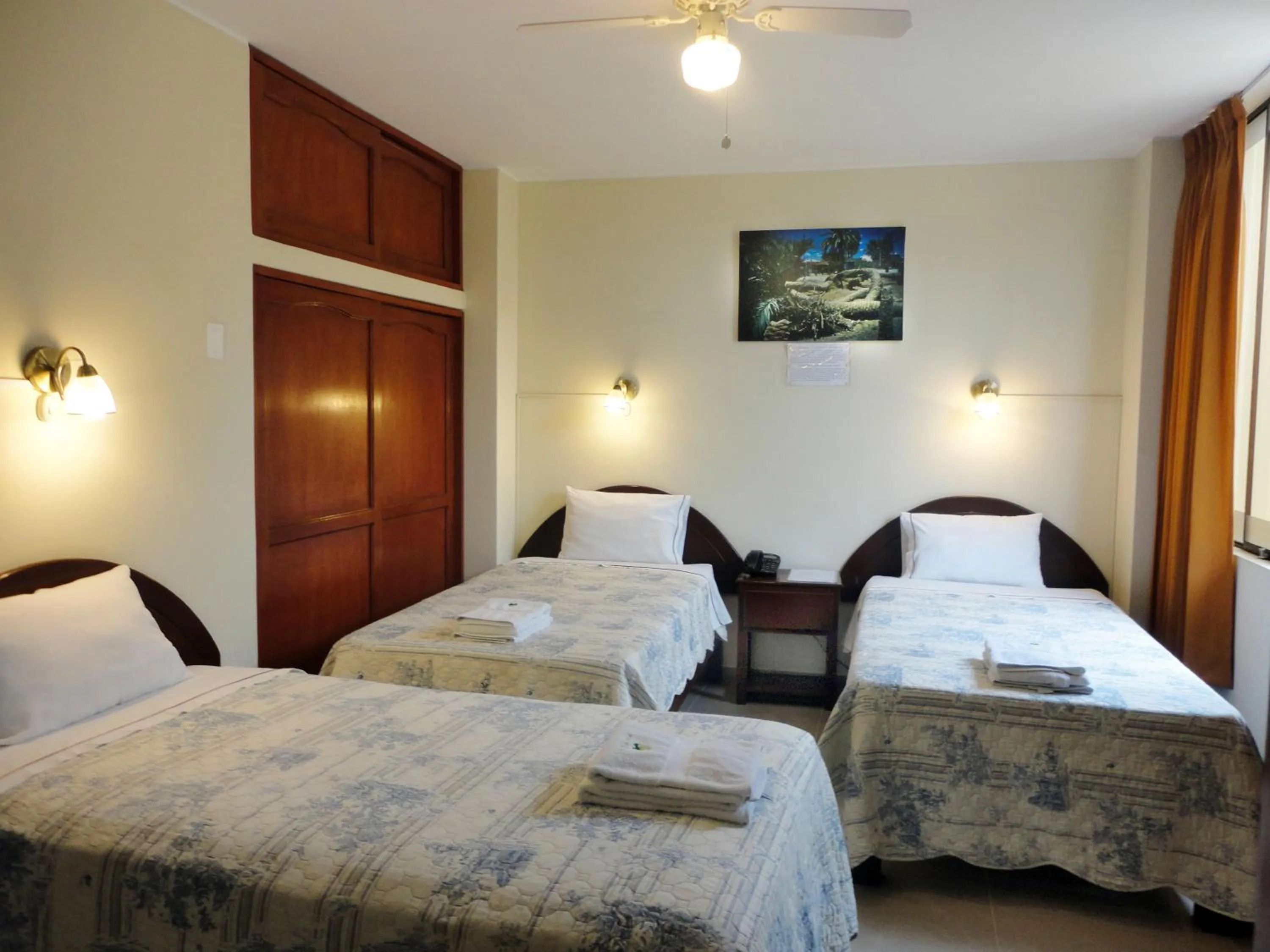 Bed in Hotel Torontel