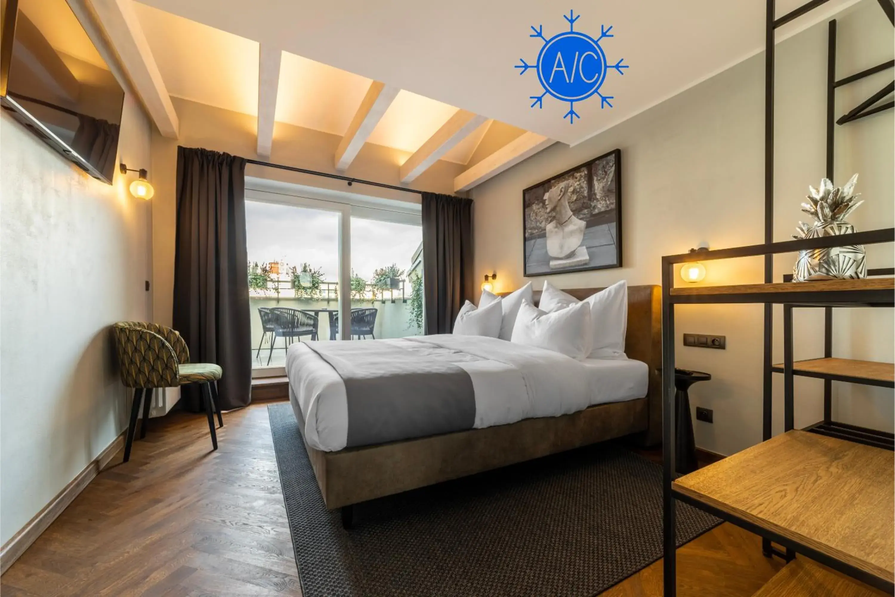 air conditioner, Bed in The Viaduct - Suites & More air conditioner, Bed in The Viaduct - Suites & More