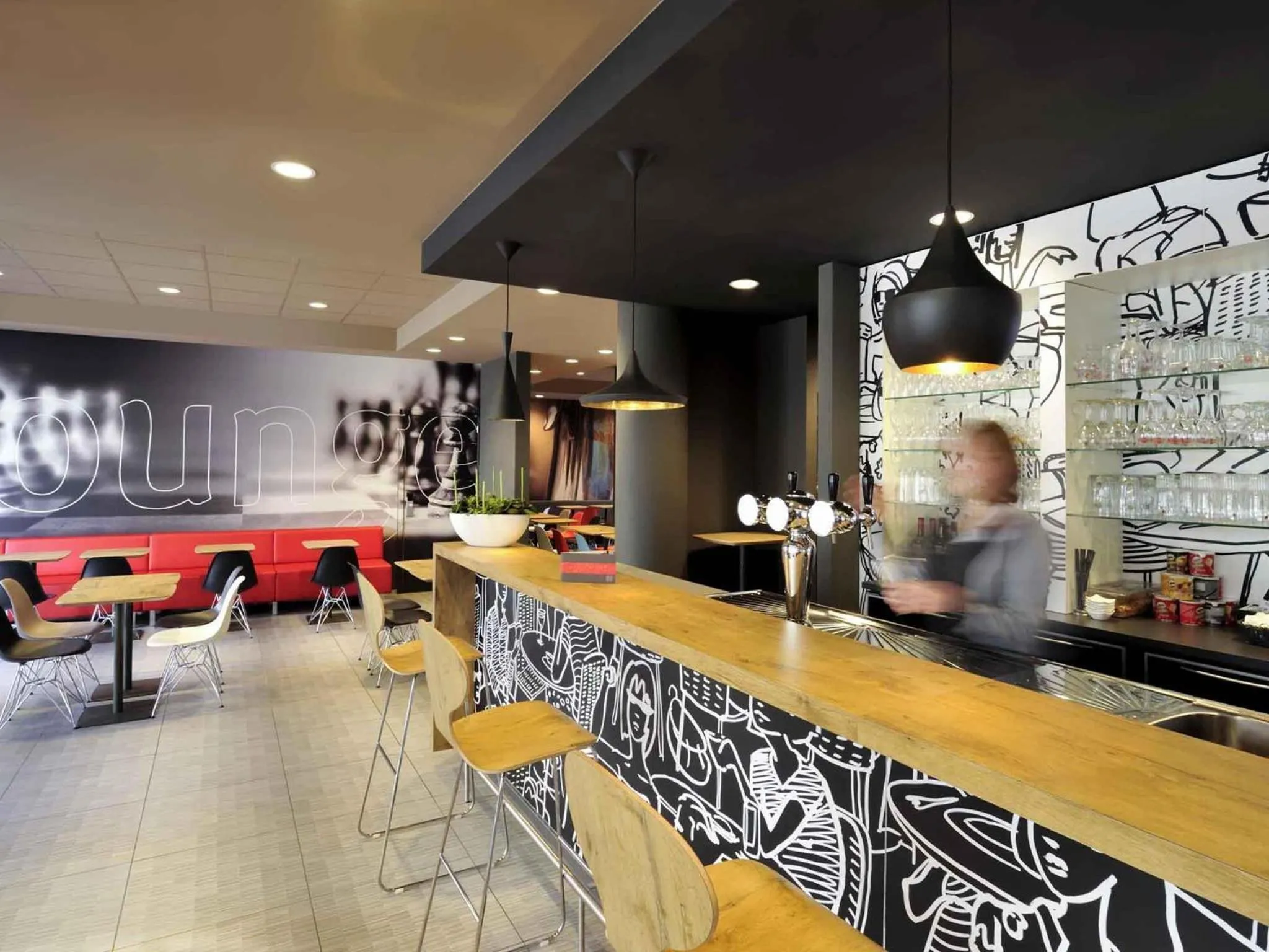 Lounge or bar in ibis De Panne