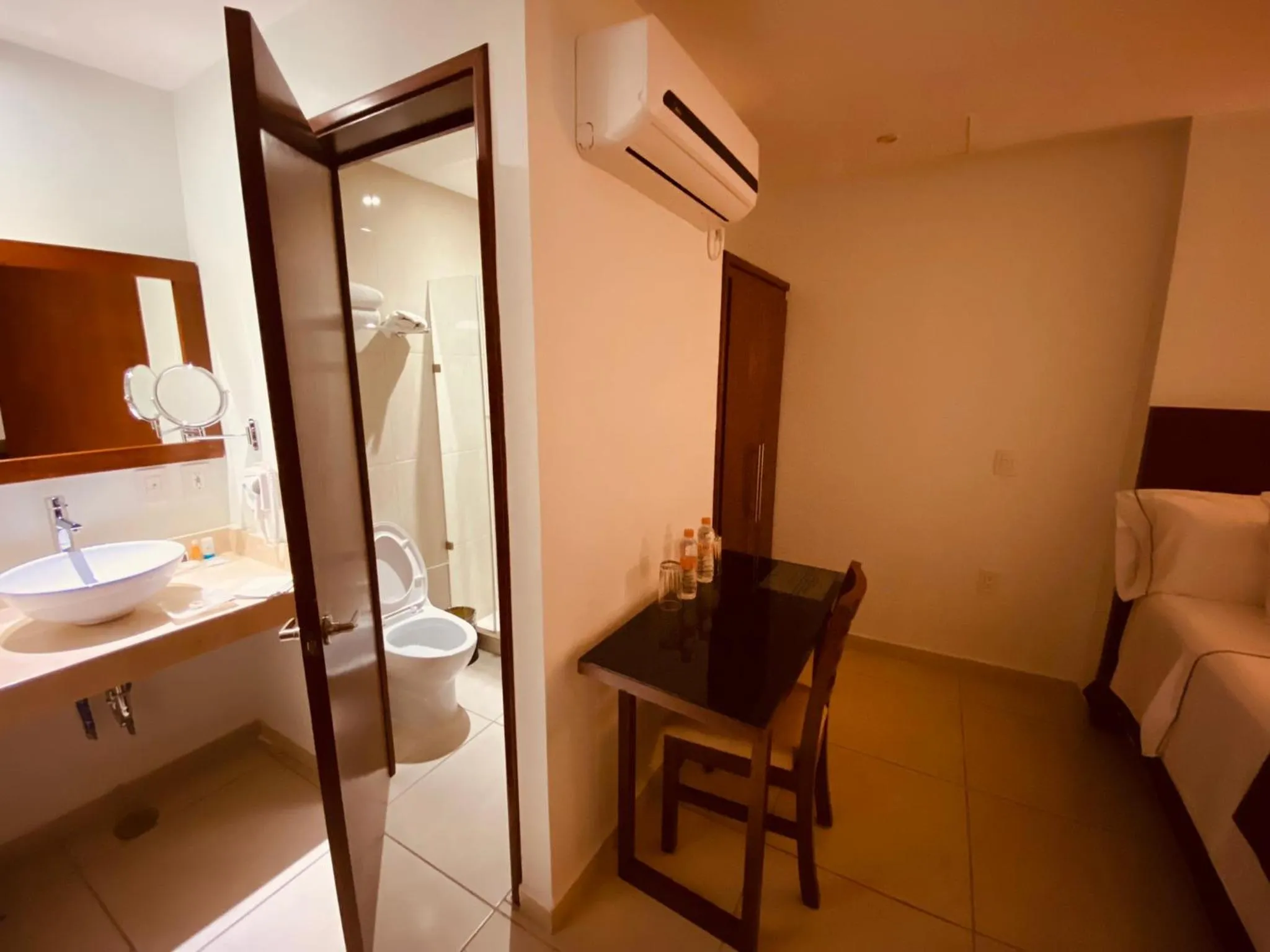 Bathroom, Bed in San Francisco Hotel Boutique