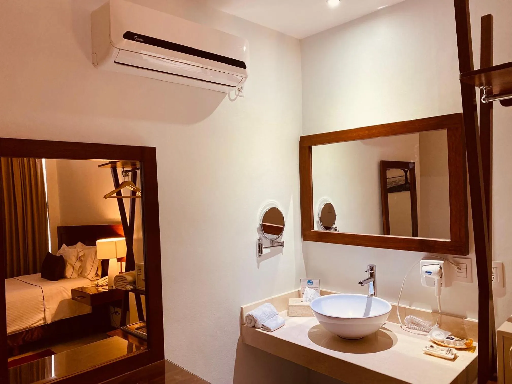 Bathroom, Bed in San Francisco Hotel Boutique