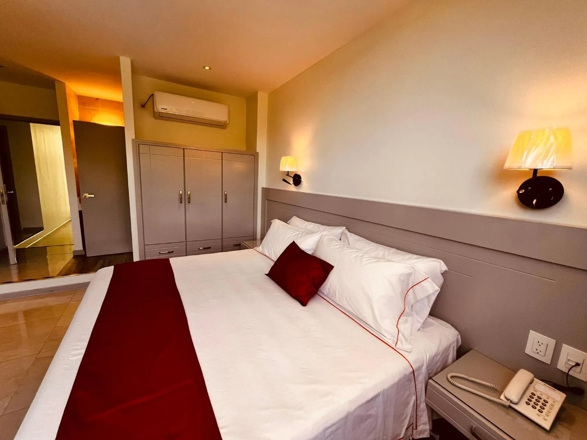 Bed in San Francisco Hotel Boutique