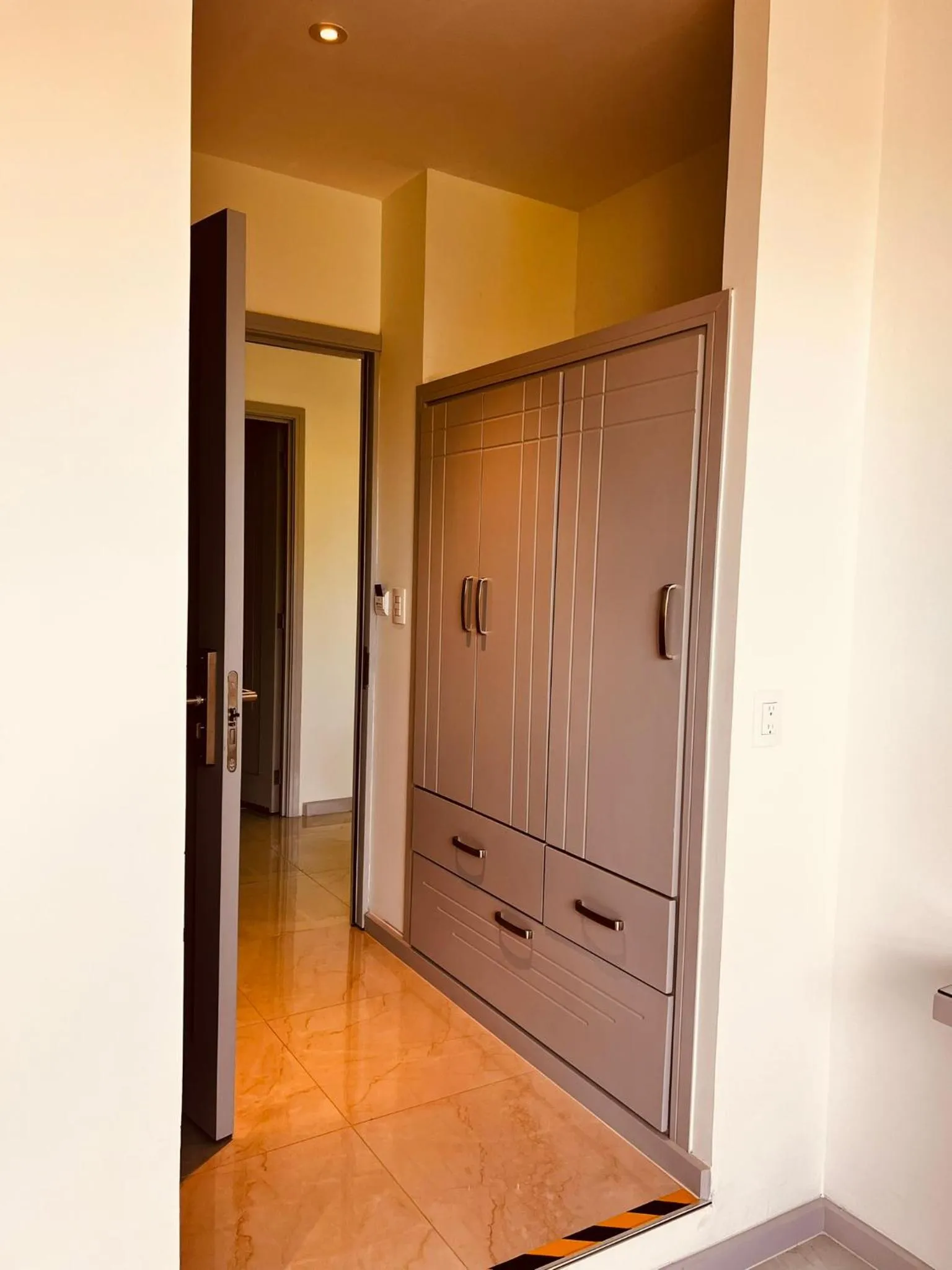 wardrobe in San Francisco Hotel Boutique