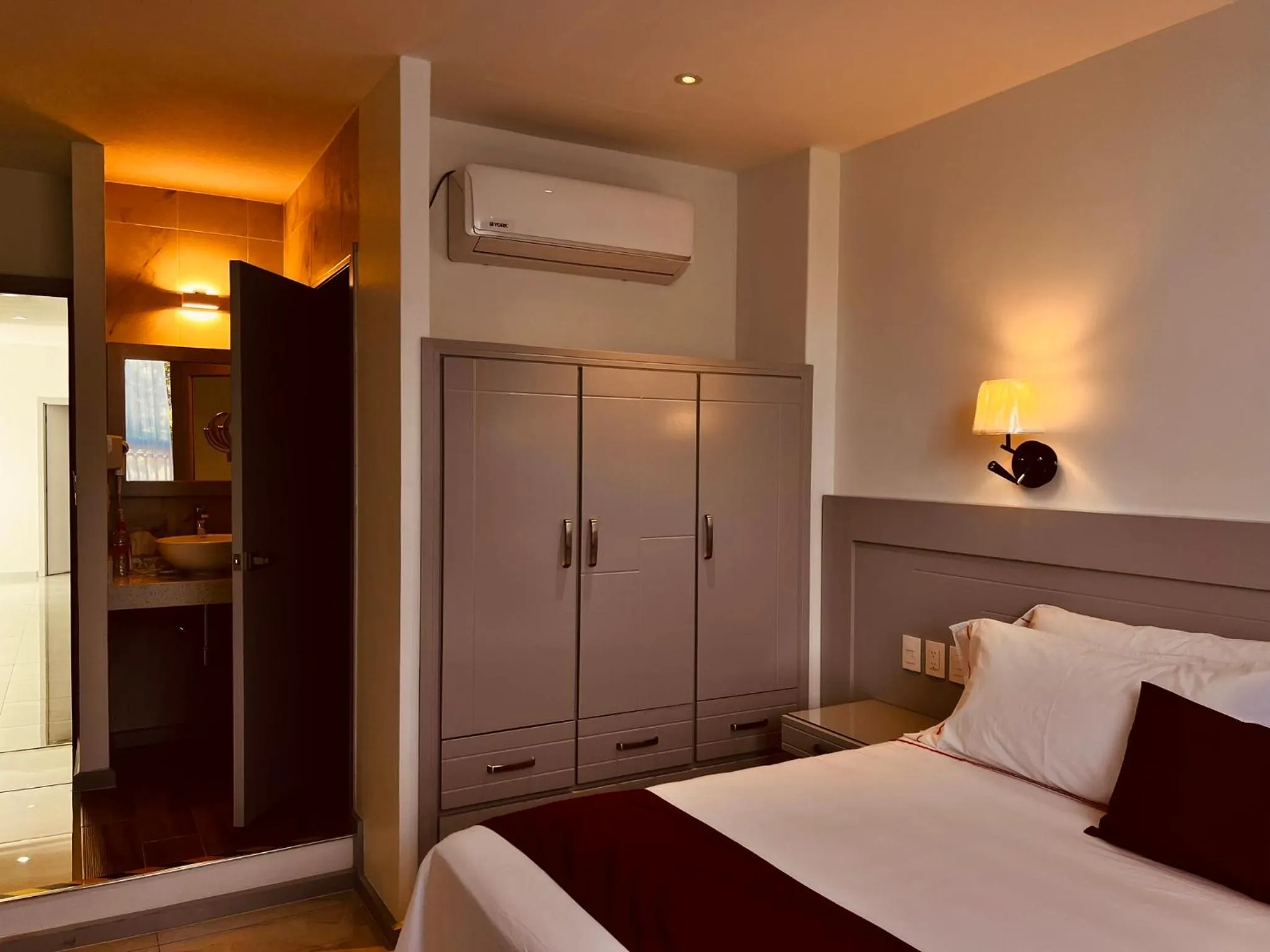 Bed in San Francisco Hotel Boutique