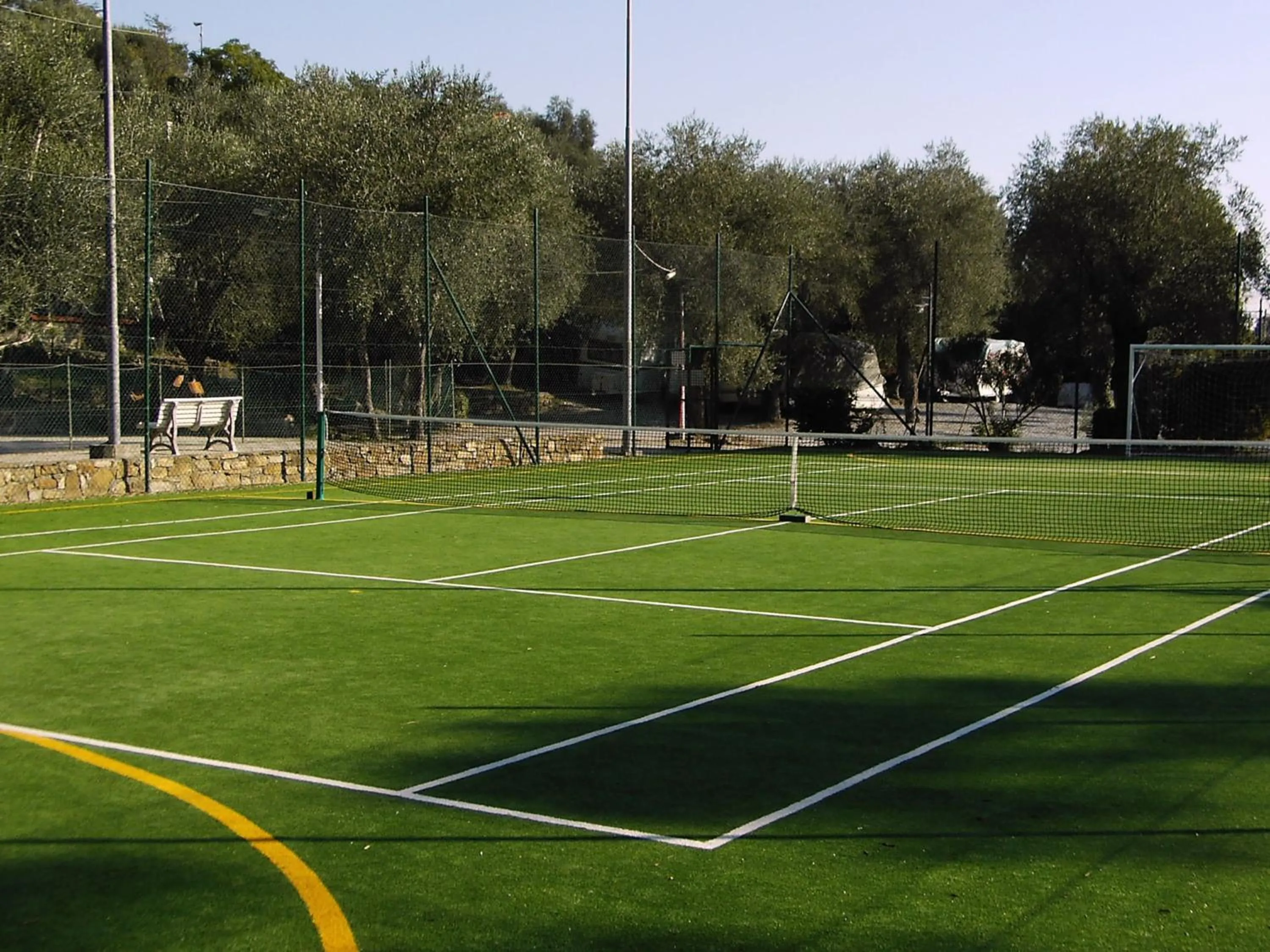 Tennis court in Camping Edy
