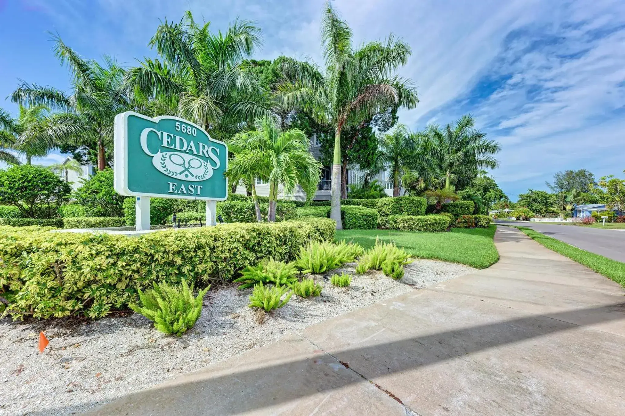 Longboat Key Cedars Beach House-Pet Friendly-2 Minute To The Beach Longboat Key Cedars Beach House-Pet Friendly-2 Minute To The Beach