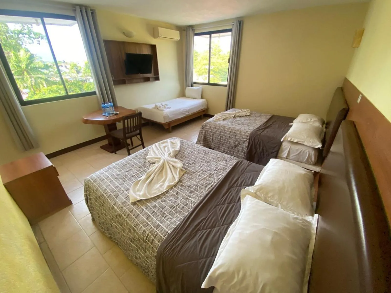 Photo of the whole room, Bed in Hotel Cañada Internacional