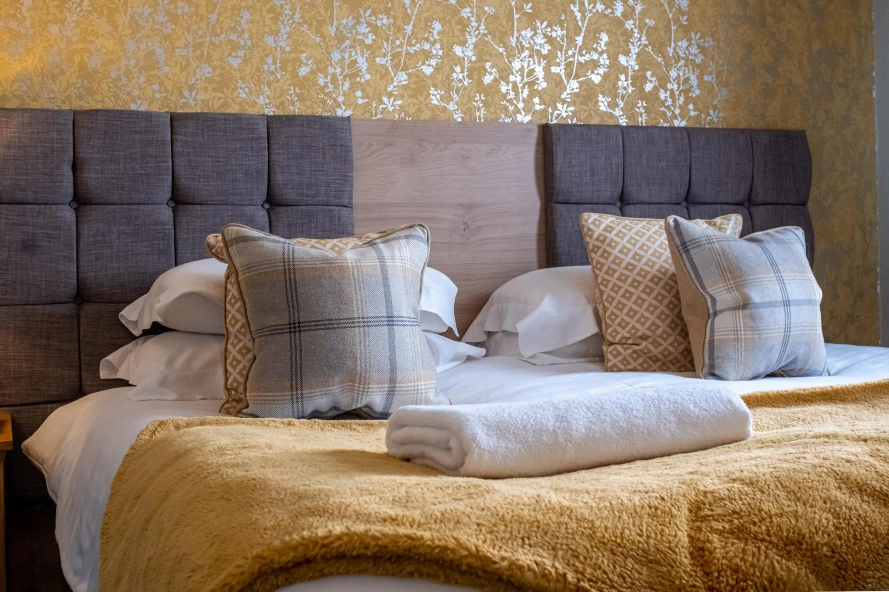 Bed in The Upper Largo Hotel & Restaurant