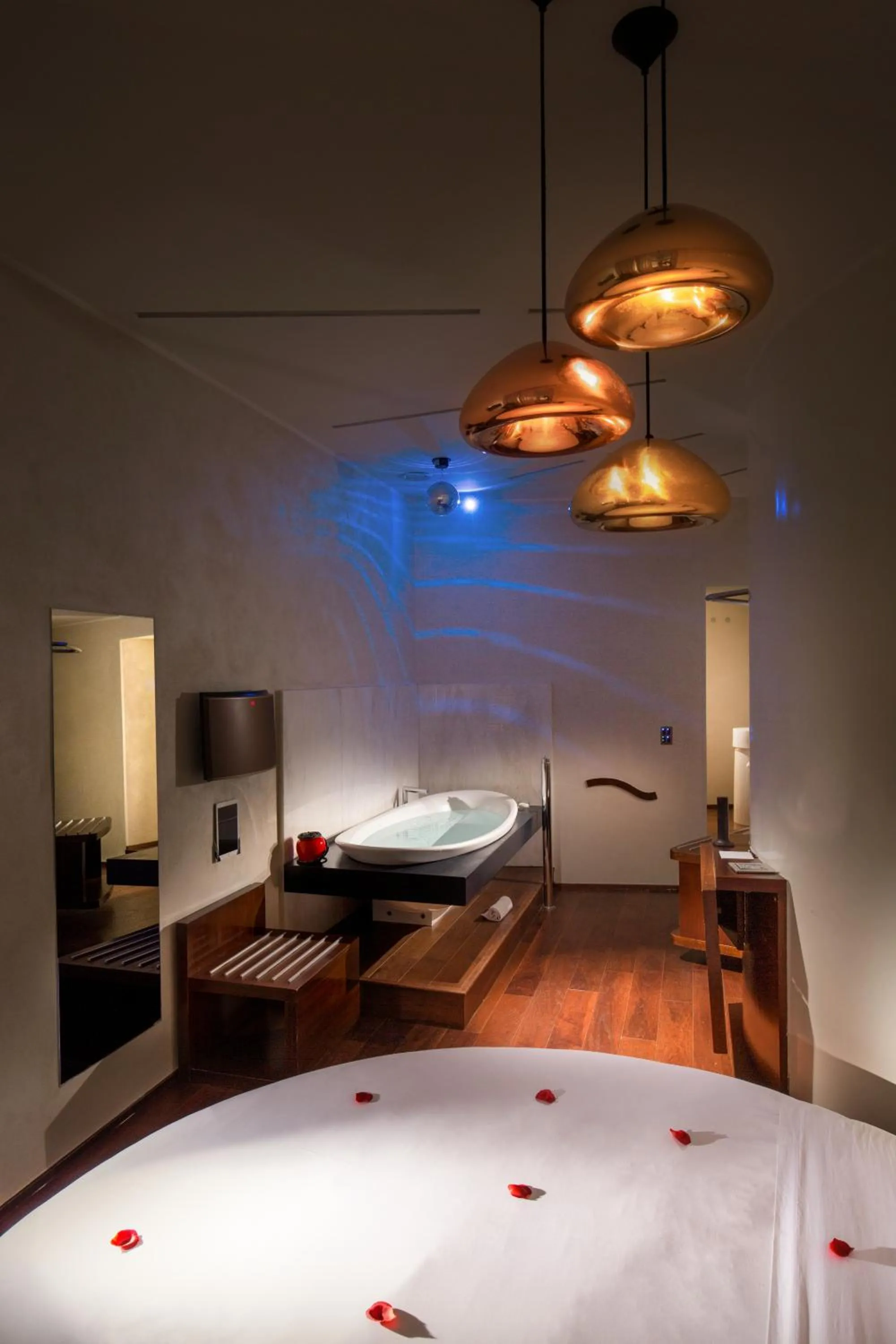 Bed in SuiteSistina for Brave Lovers