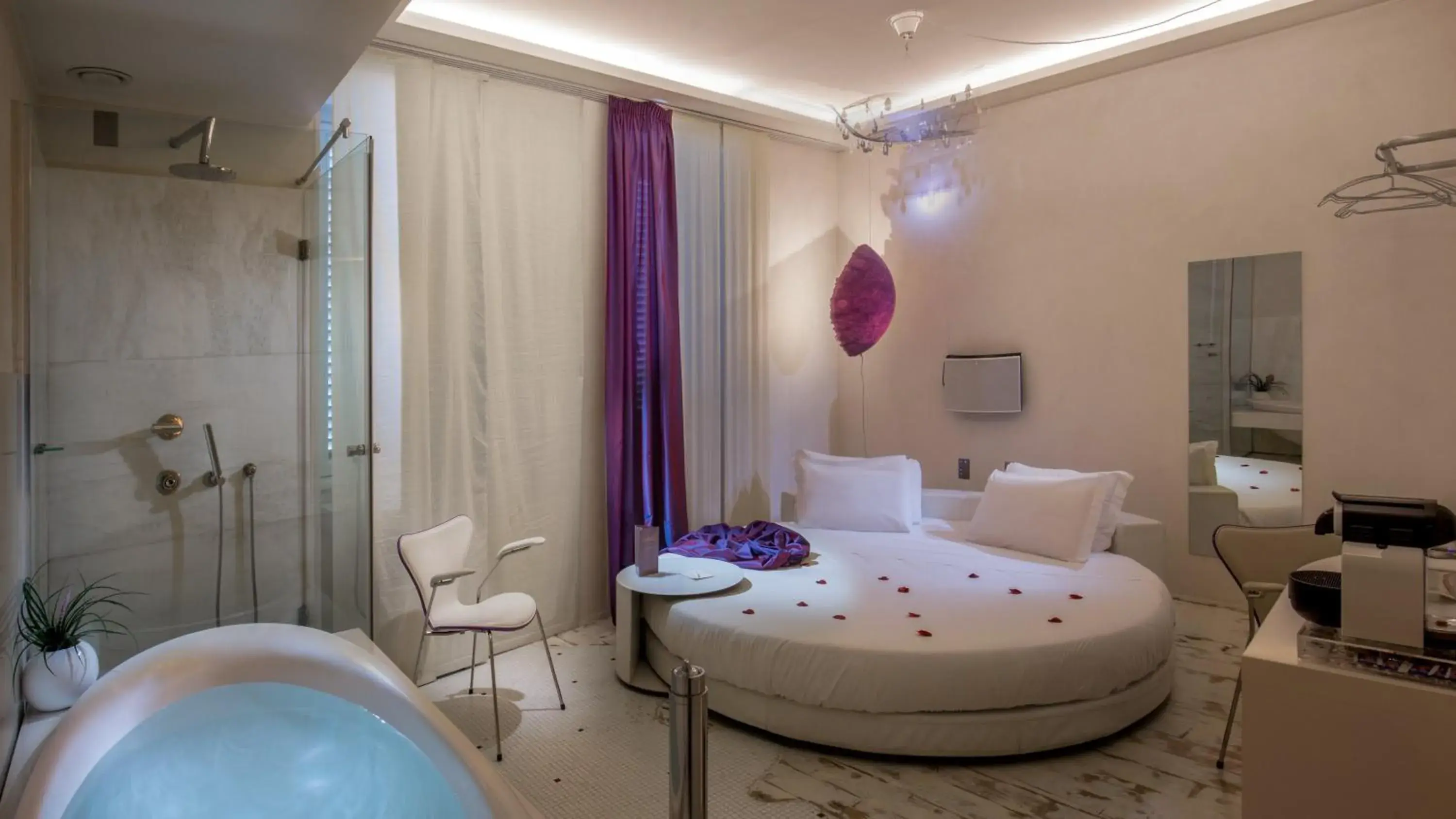 Superior Double Room in SuiteSistina for Brave Lovers Superior Double Room in SuiteSistina for Brave Lovers