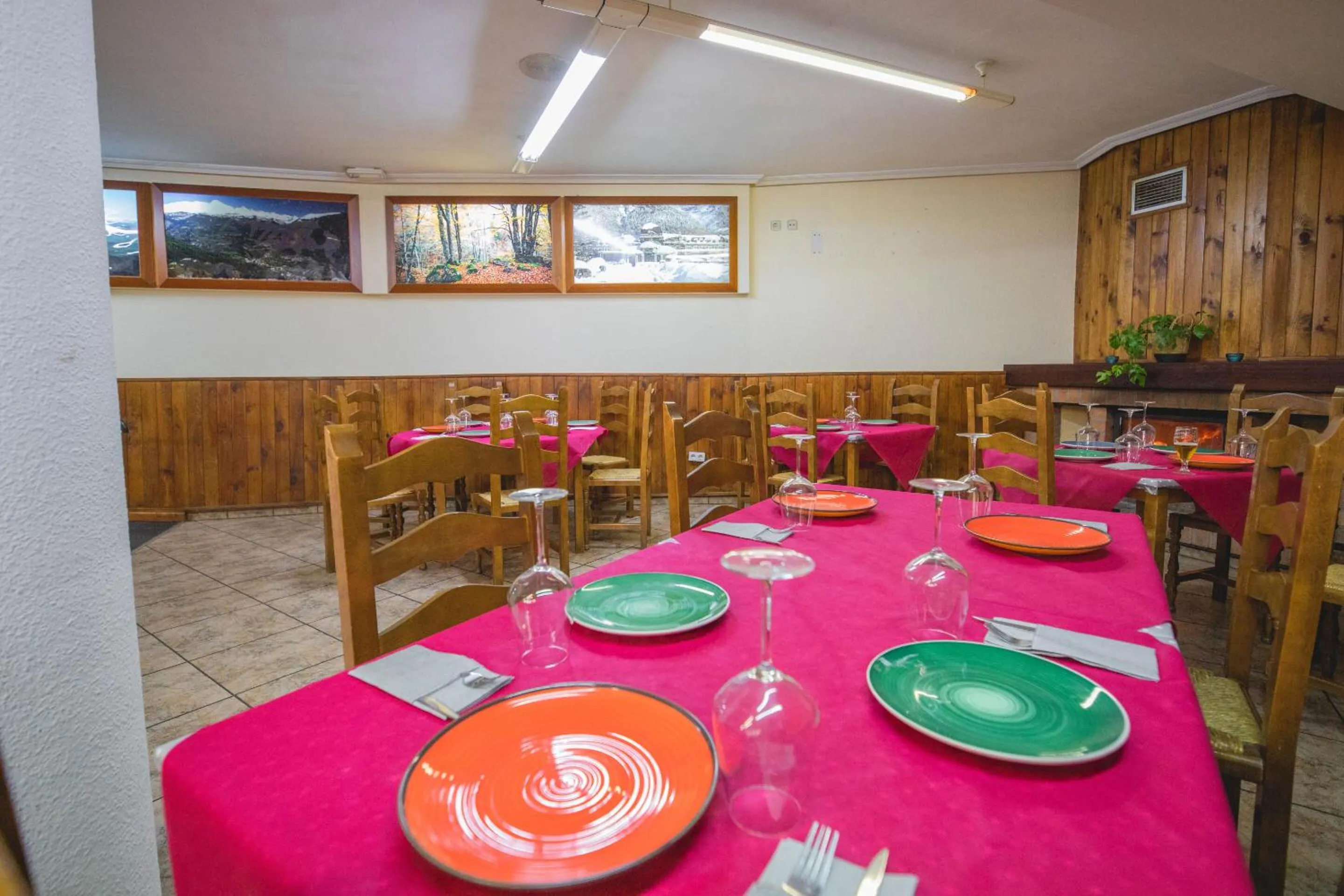 Dining area in Hostal Alto Aragon