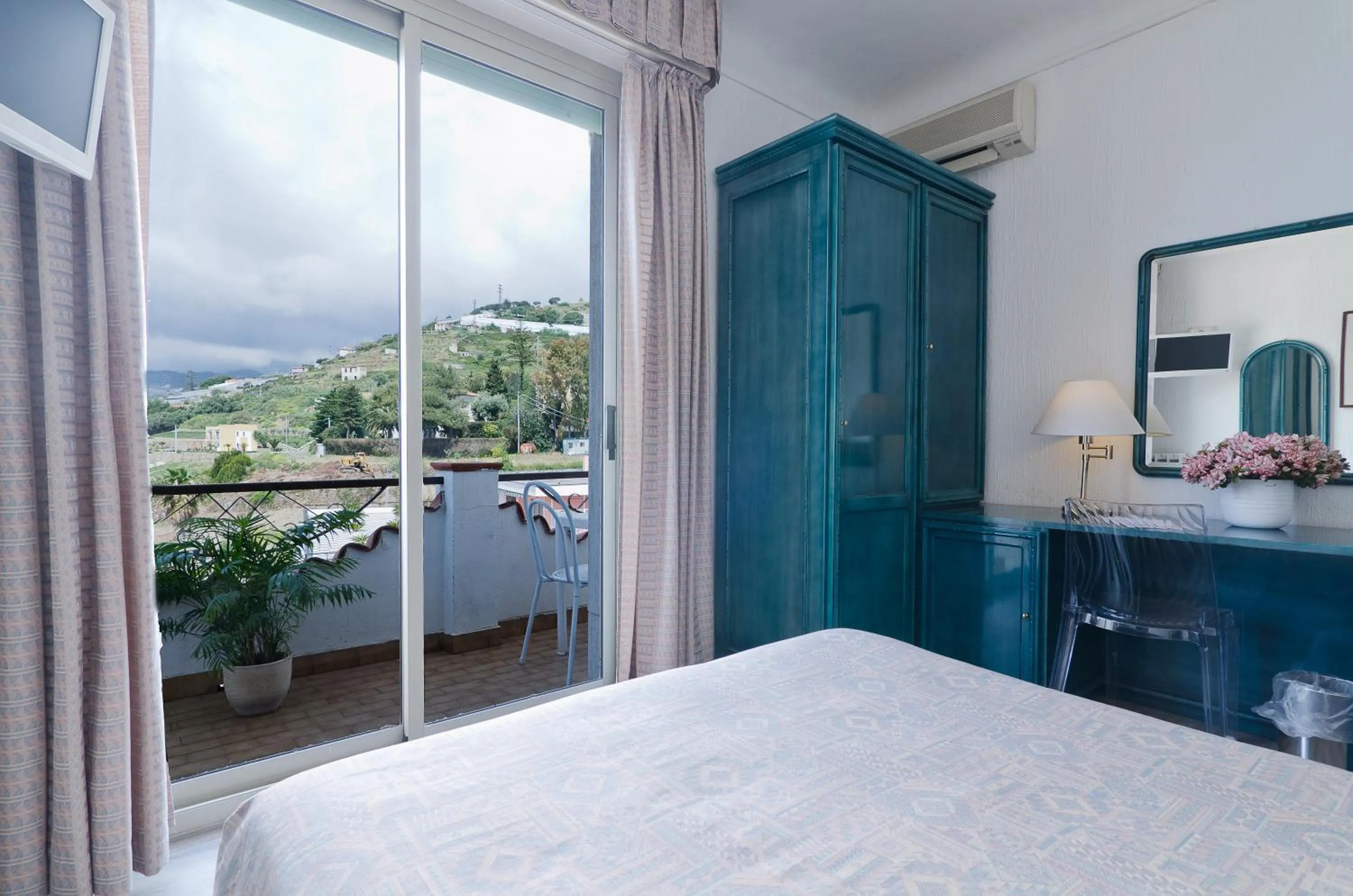 Bed in Hotel Ariston Montecarlo