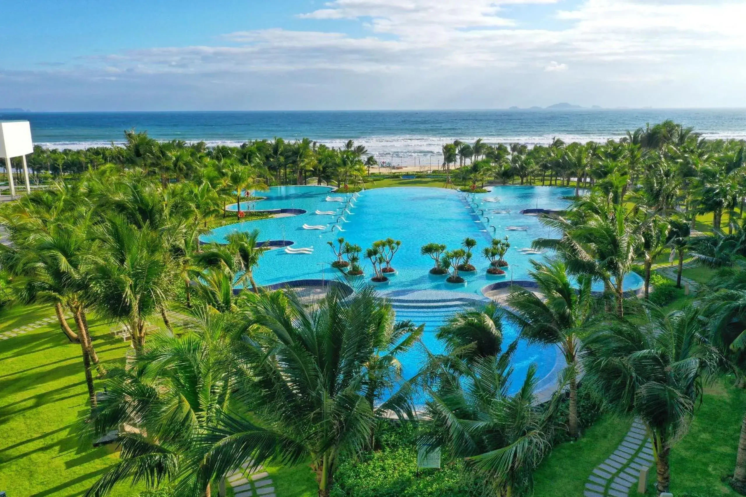Swimming pool in The Empyrean Cam Ranh Beach Resort Swimming pool in The Empyrean Cam Ranh Beach Resort