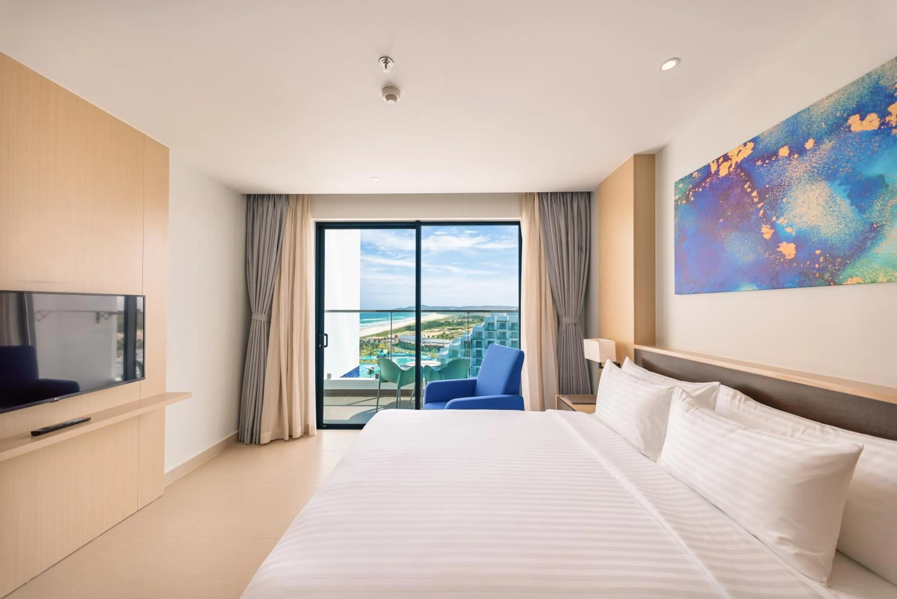 View (from property/room), Bed in The Empyrean Cam Ranh Beach Resort
