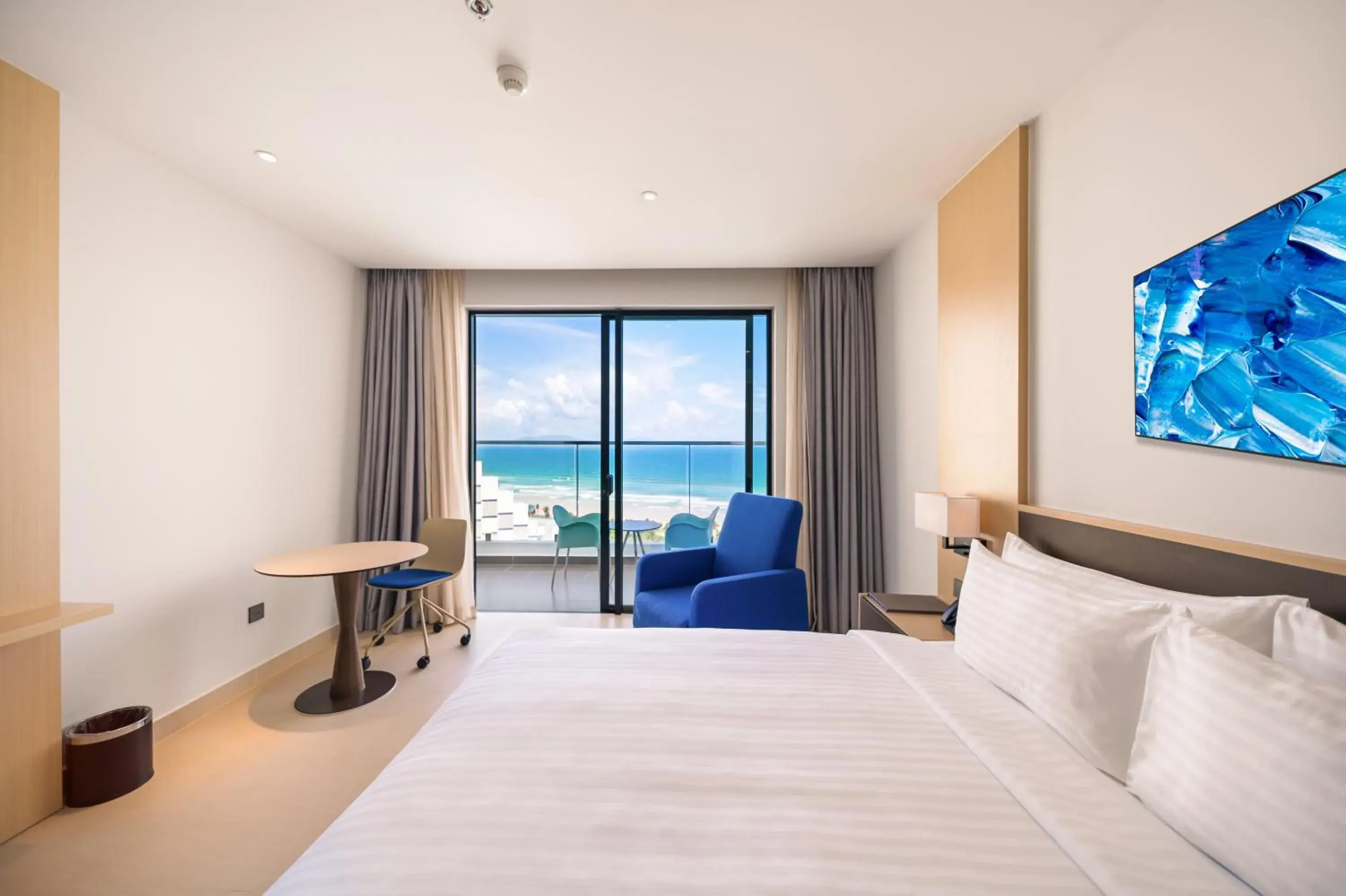 Sea view, Bed in The Empyrean Cam Ranh Beach Resort Sea view, Bed in The Empyrean Cam Ranh Beach Resort