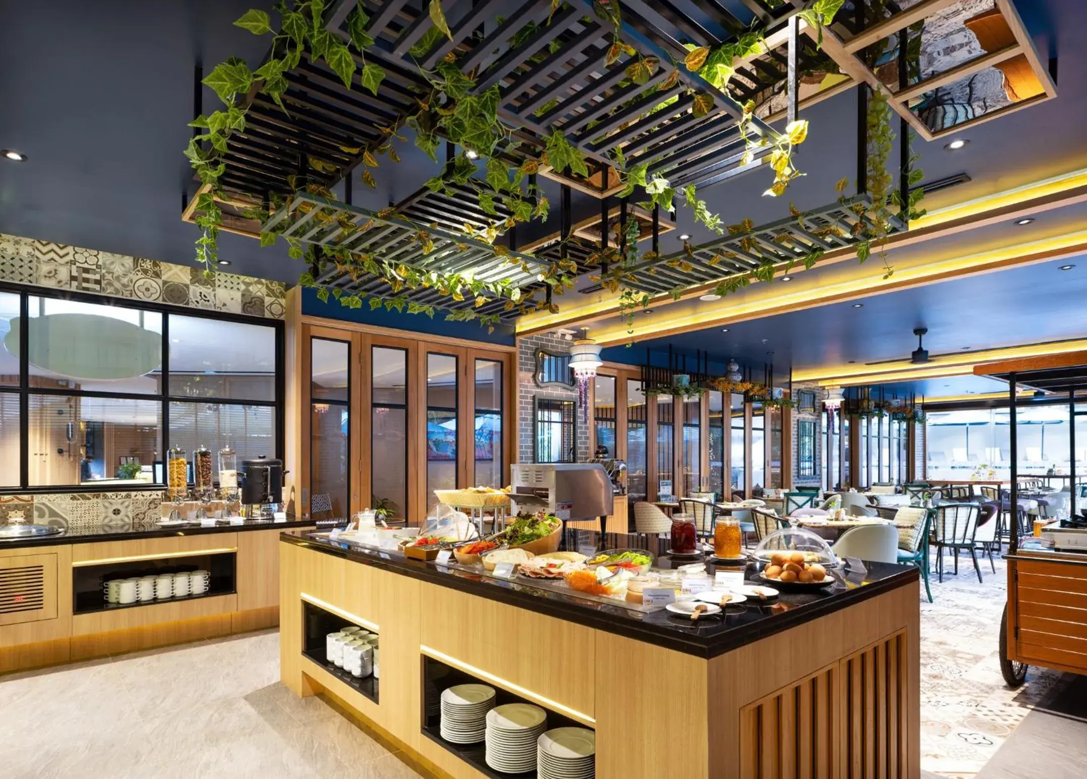 Restaurant/places to eat in GLOW Mira Karon Beach Restaurant/places to eat in GLOW Mira Karon Beach