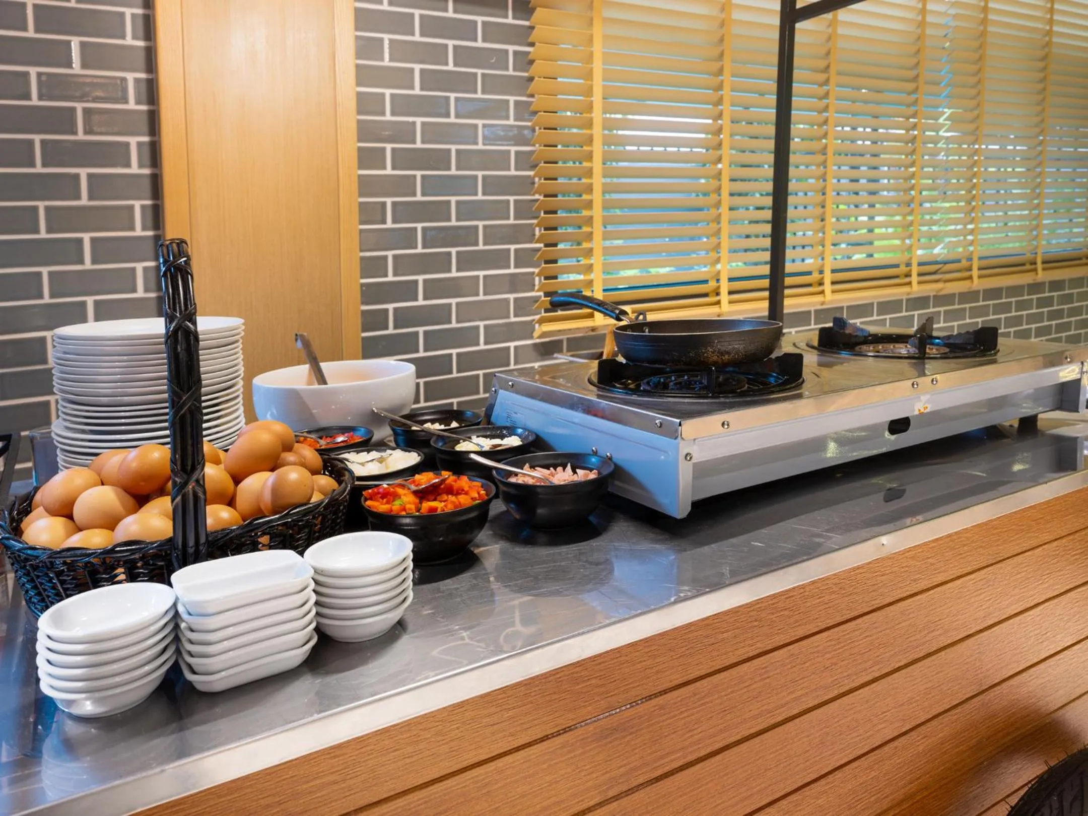 Food and drinks in GLOW Mira Karon Beach