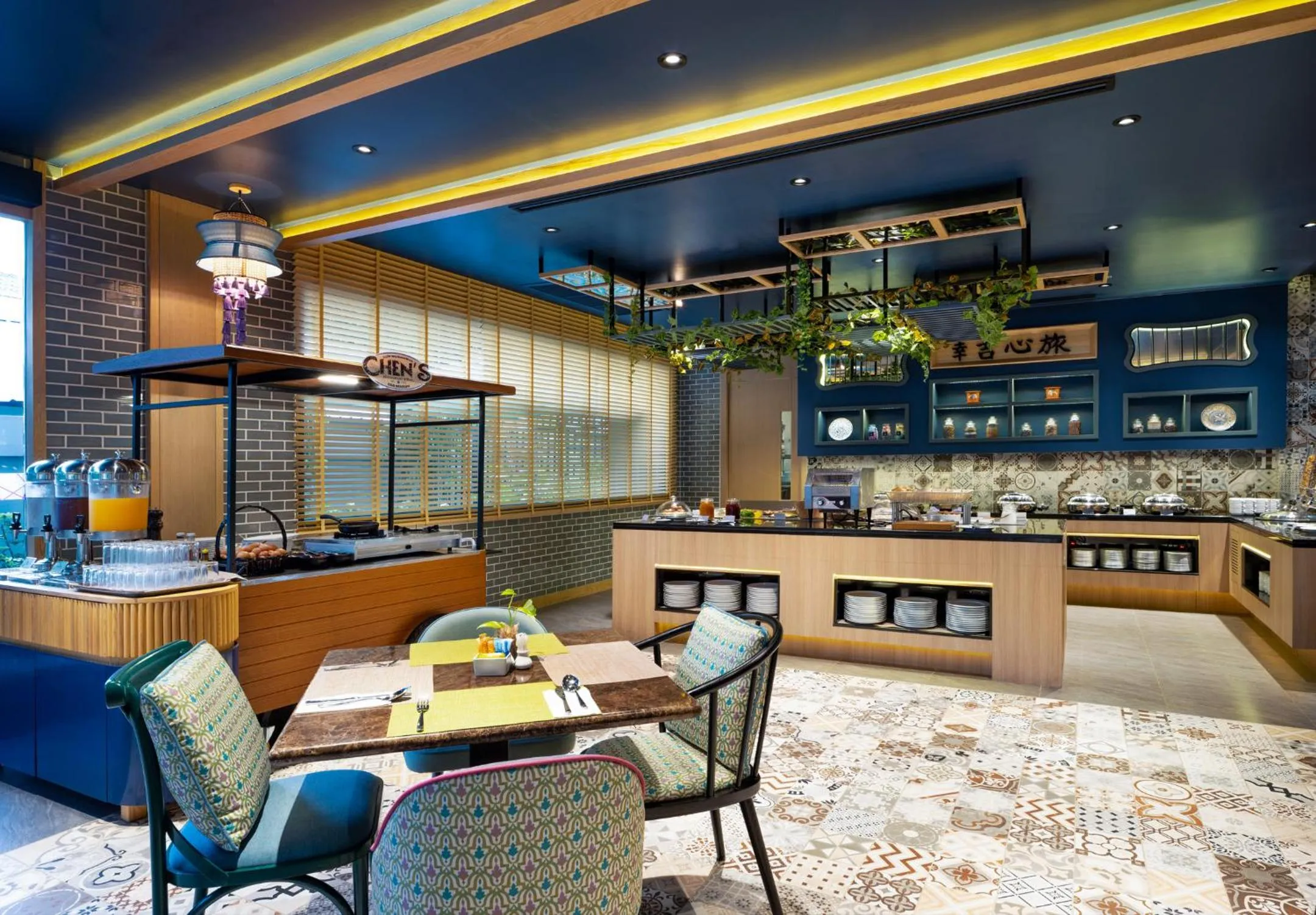 Restaurant/places to eat in GLOW Mira Karon Beach