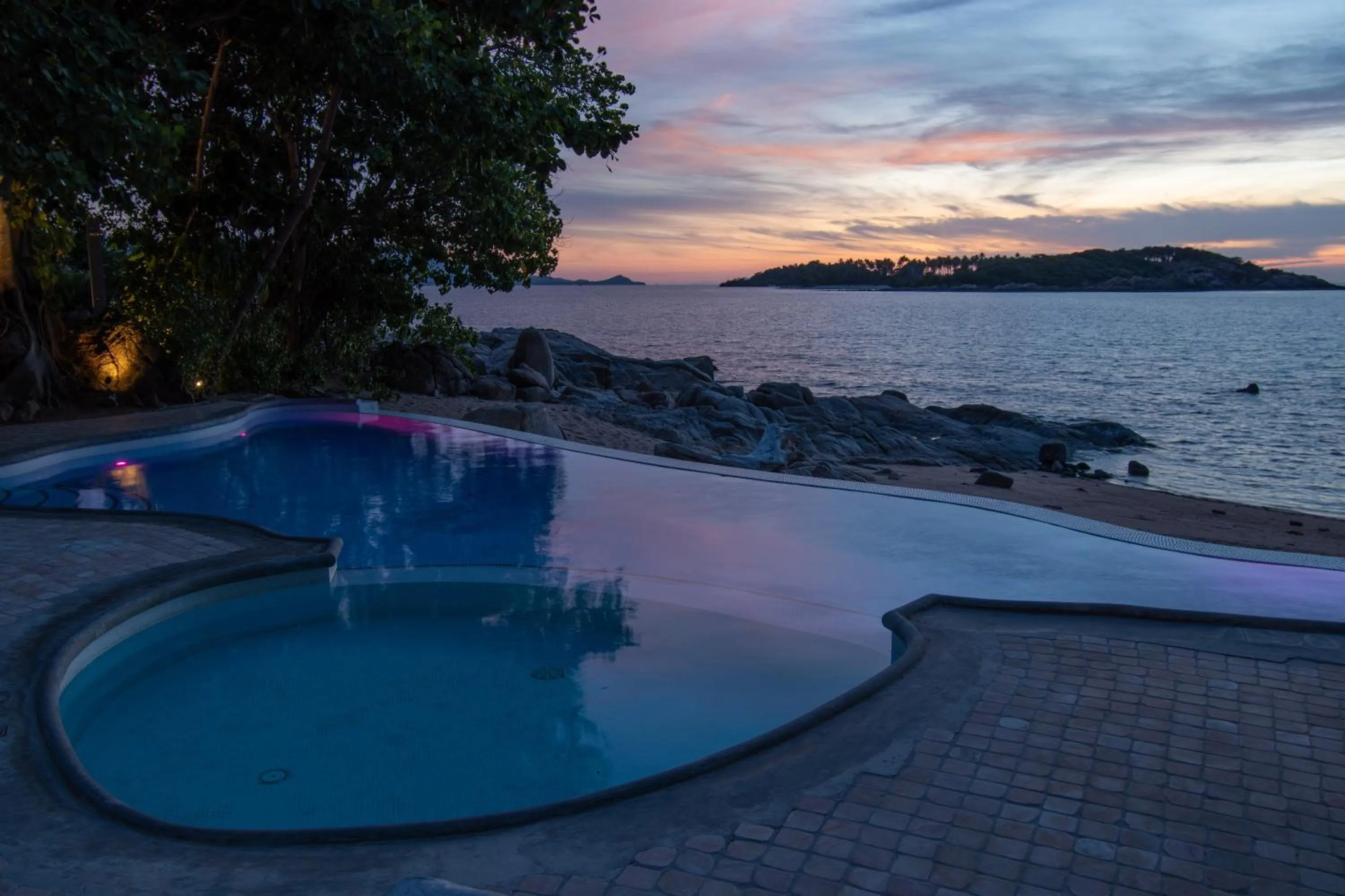 Swimming pool in Ampersand Resort