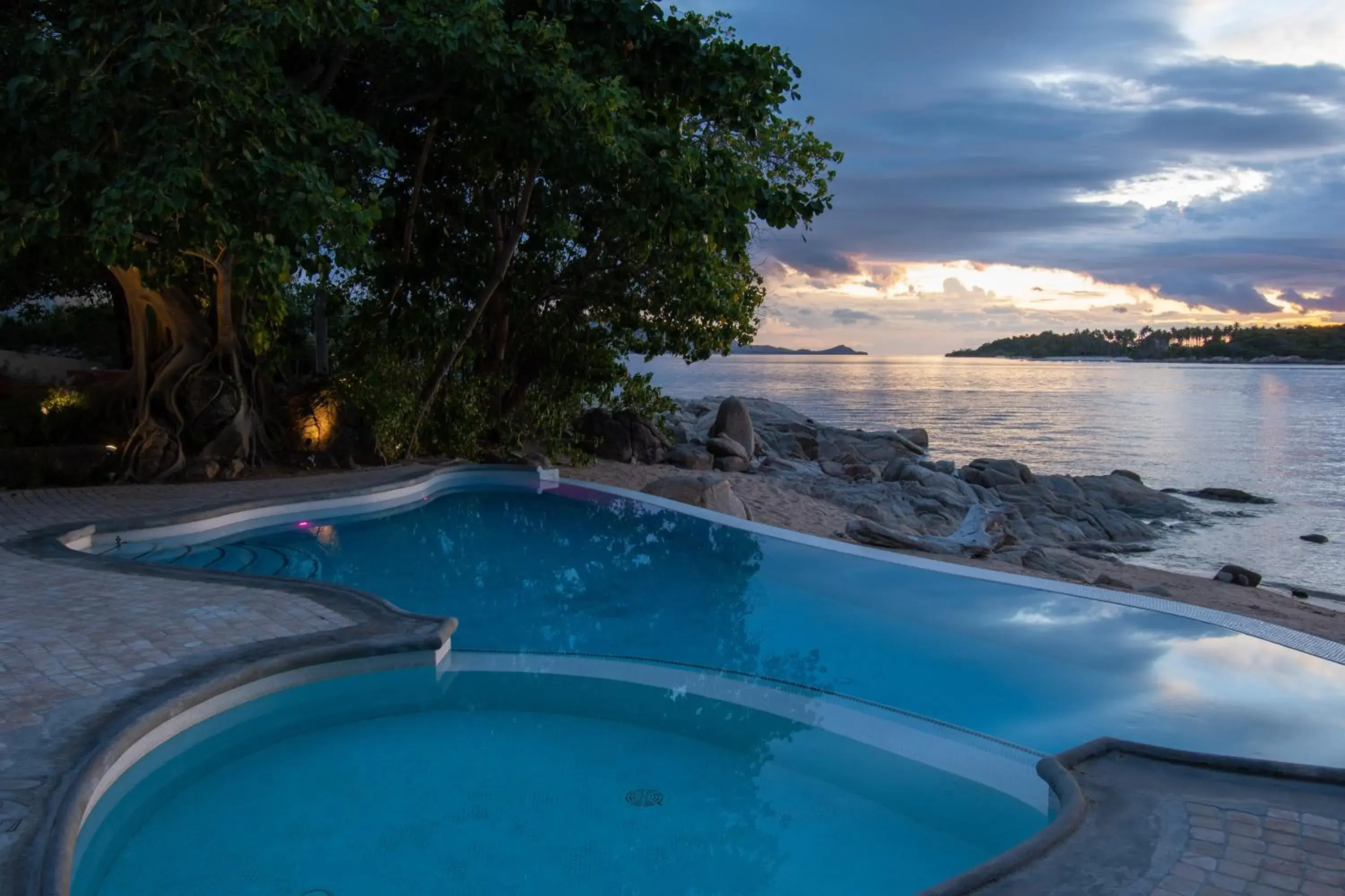 Swimming pool in Ampersand Resort Swimming pool in Ampersand Resort