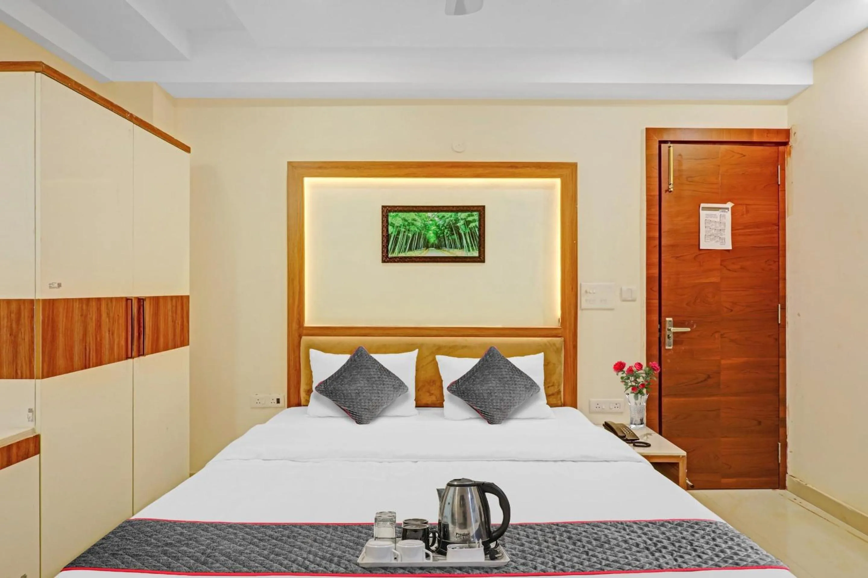 Bedroom, Bed in Super Townhouse Lucky Grand Palace