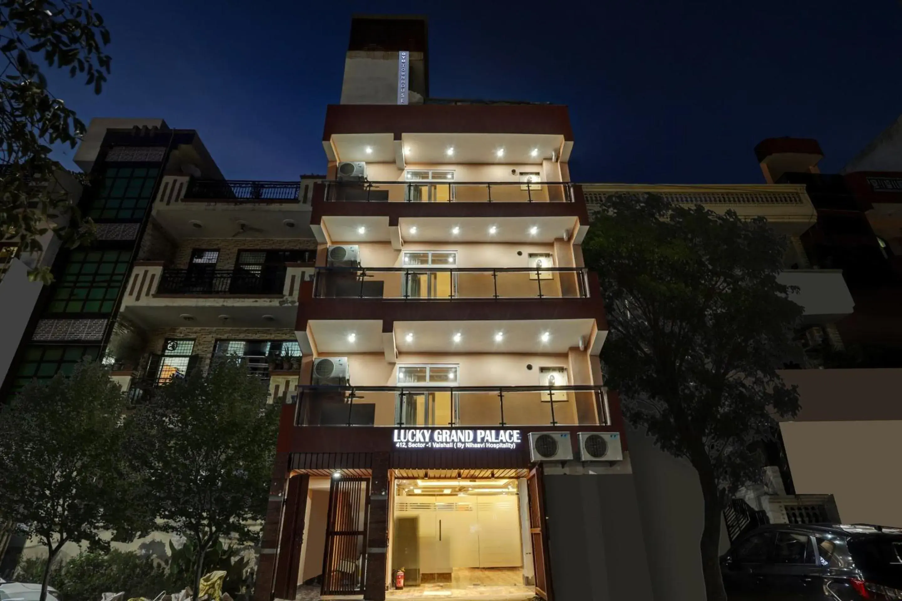 Facade/entrance in Super Townhouse Lucky Grand Palace Facade/entrance in Super Townhouse Lucky Grand Palace